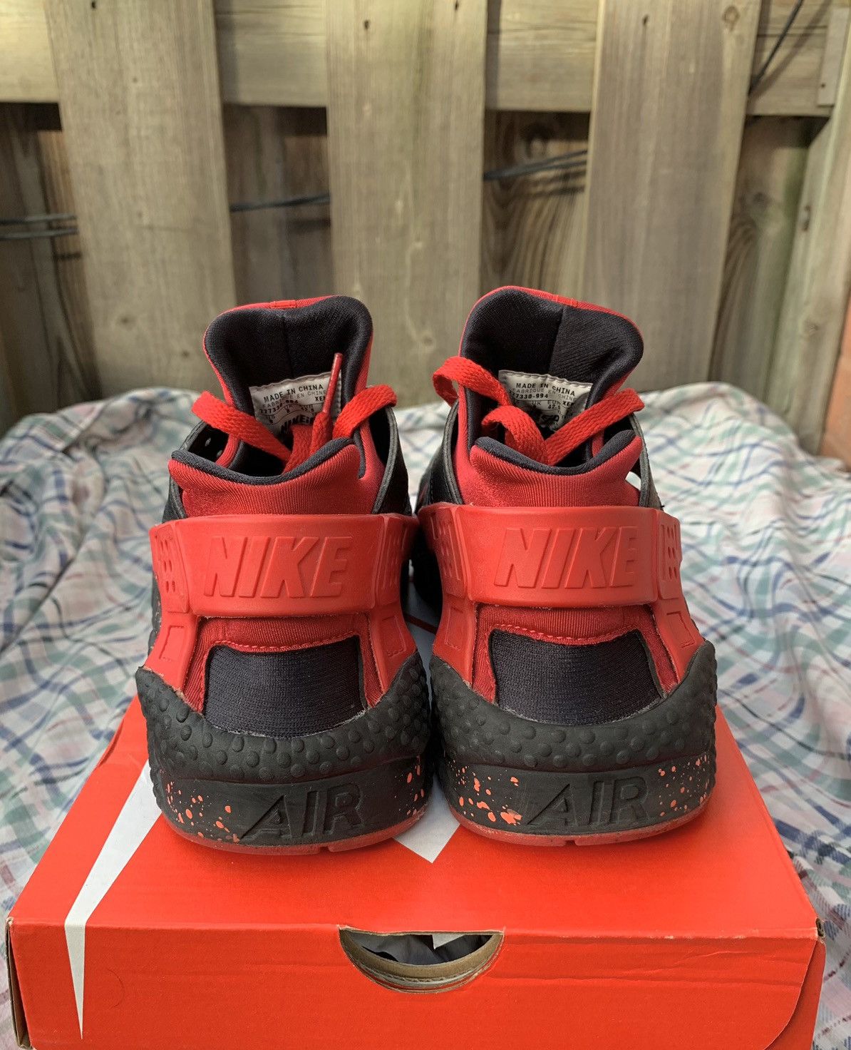 Nike Nike Air Huarache Premium ID Black / Red Speckle Size US 9 / EU 42 - 4 Thumbnail