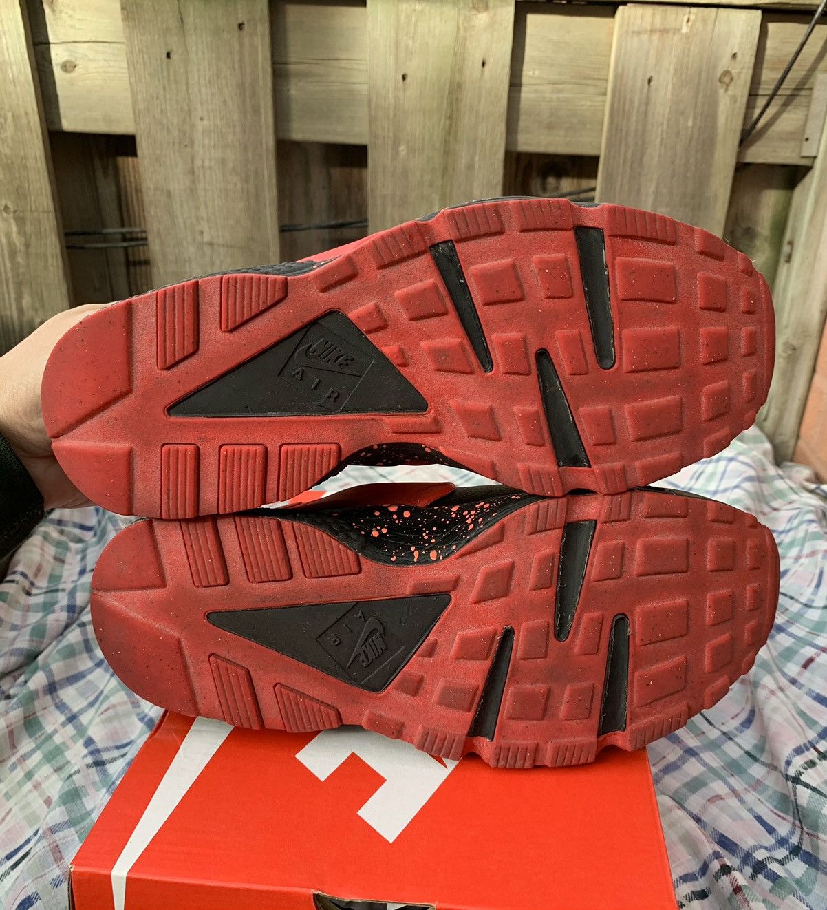Nike Nike Air Huarache Premium ID Black / Red Speckle Size US 9 / EU 42 - 6 Thumbnail