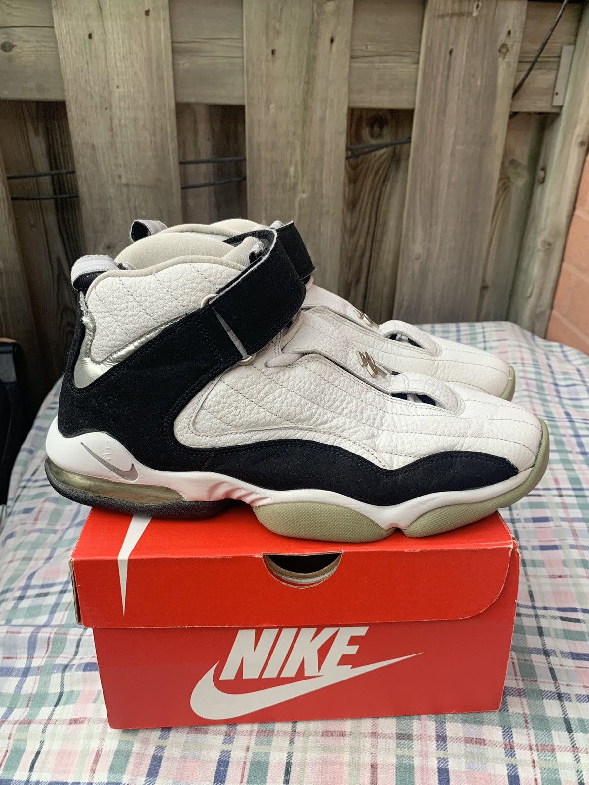 Nike Nike Air Max Penny 4 White Black Metallic Silver 2006 Size US 9 / EU 42 - 1 Thumbnail