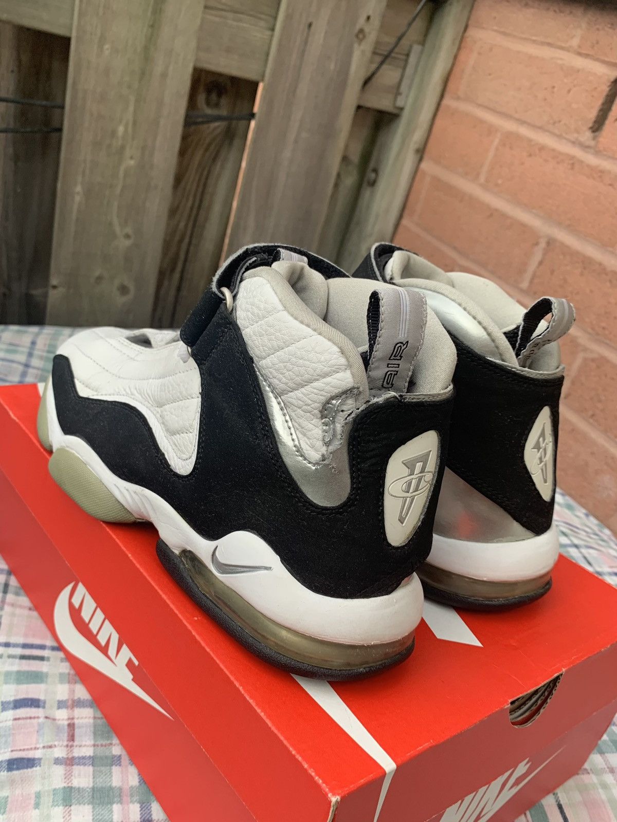 Nike Nike Air Max Penny 4 White Black Metallic Silver 2006 Size US 9 / EU 42 - 4 Thumbnail