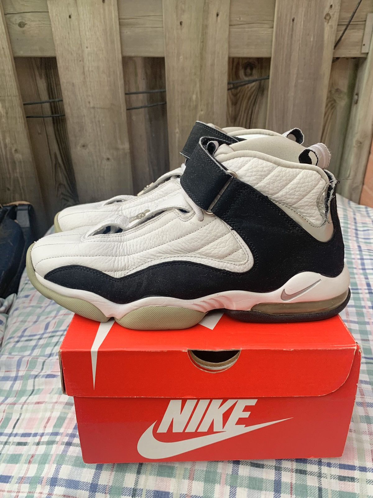 Nike Nike Air Max Penny 4 White Black Metallic Silver 2006 Size US 9 / EU 42 - 8 Thumbnail