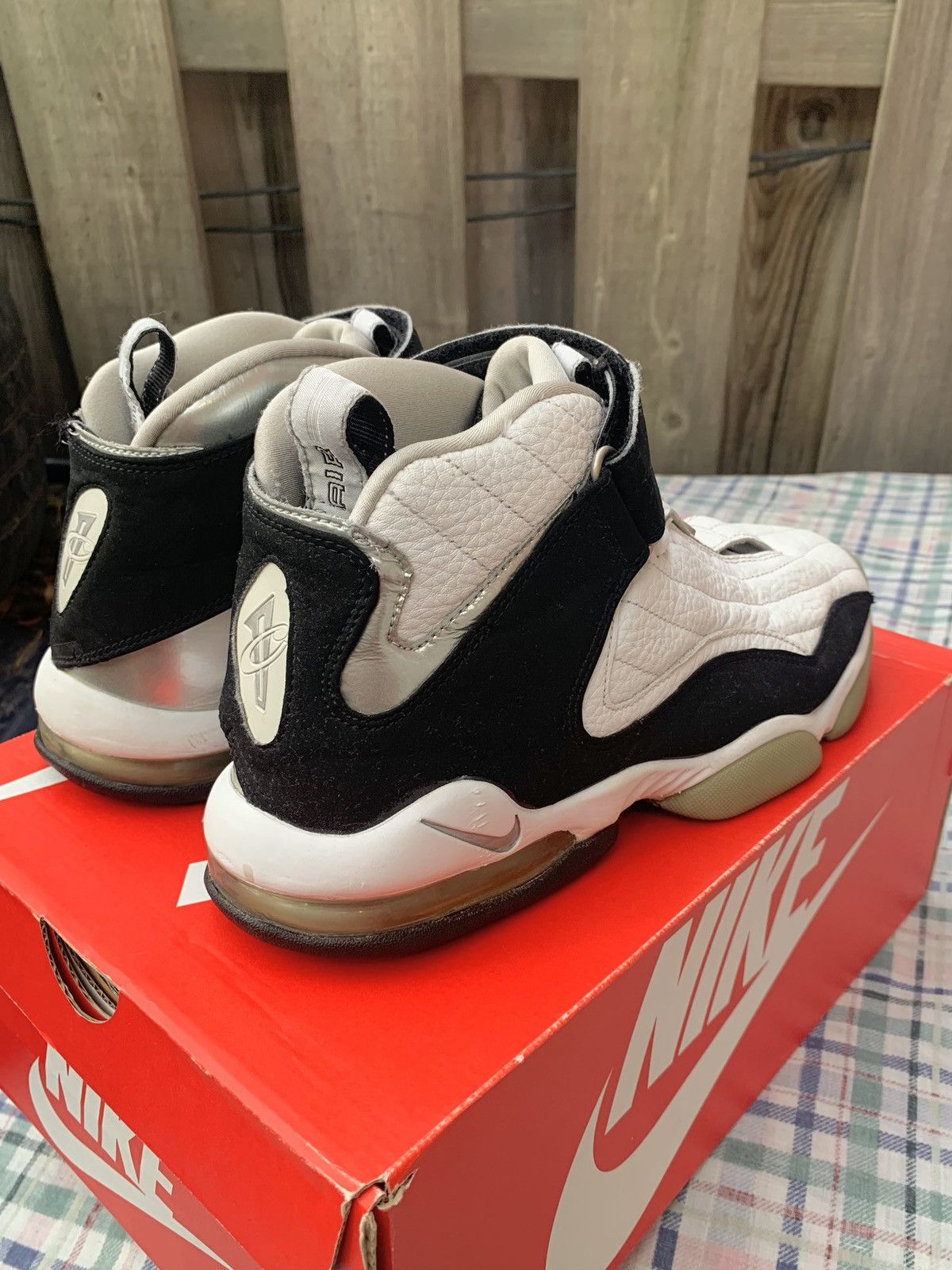 Nike Nike Air Max Penny 4 White Black Metallic Silver 2006 Size US 9 / EU 42 - 5 Thumbnail