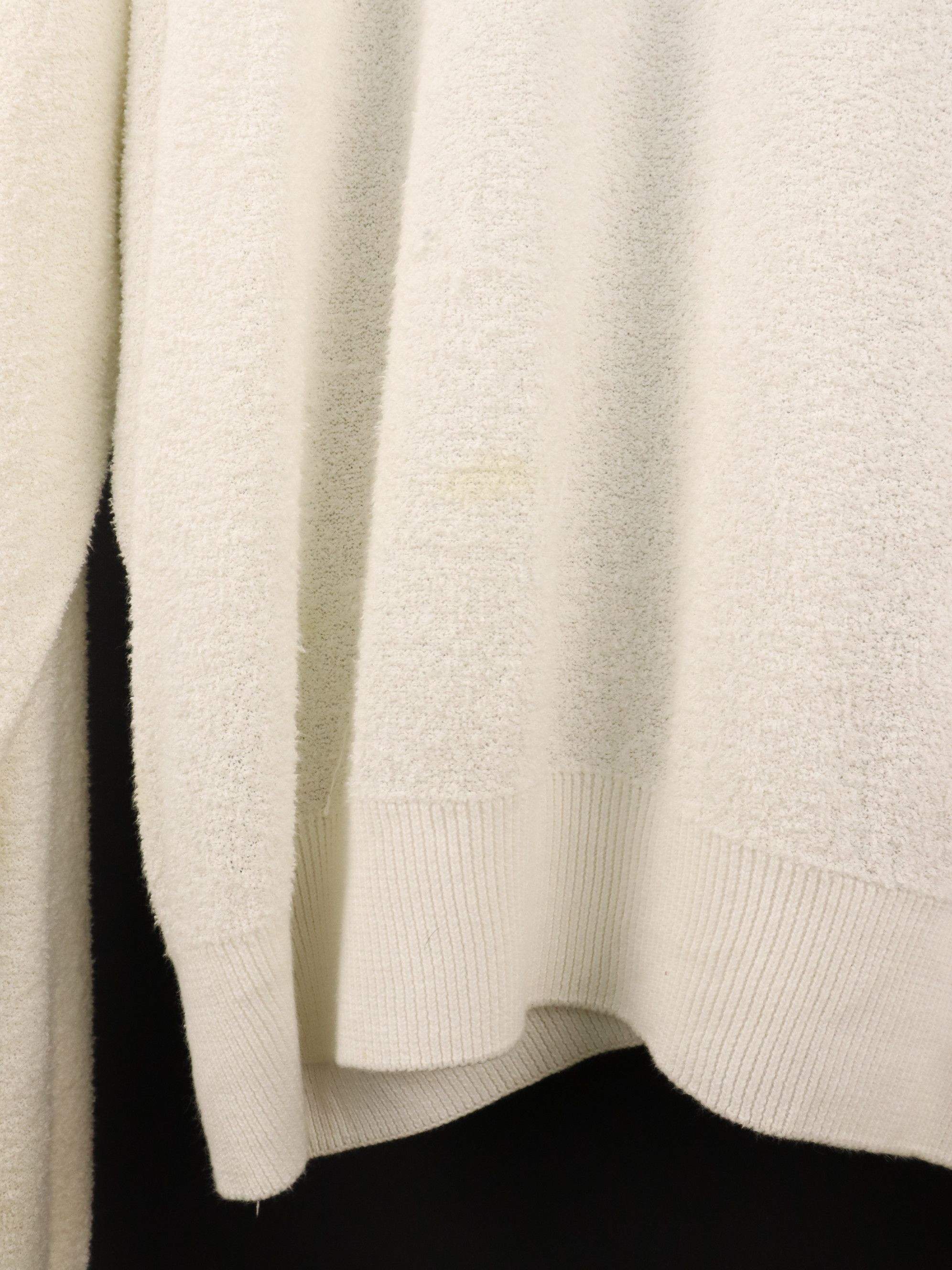 AMI AMI 2017SS Knit Ivory Emblem Crew Neck Oversized Sweater Size US L / EU 52-54 / 3 - 12 Thumbnail