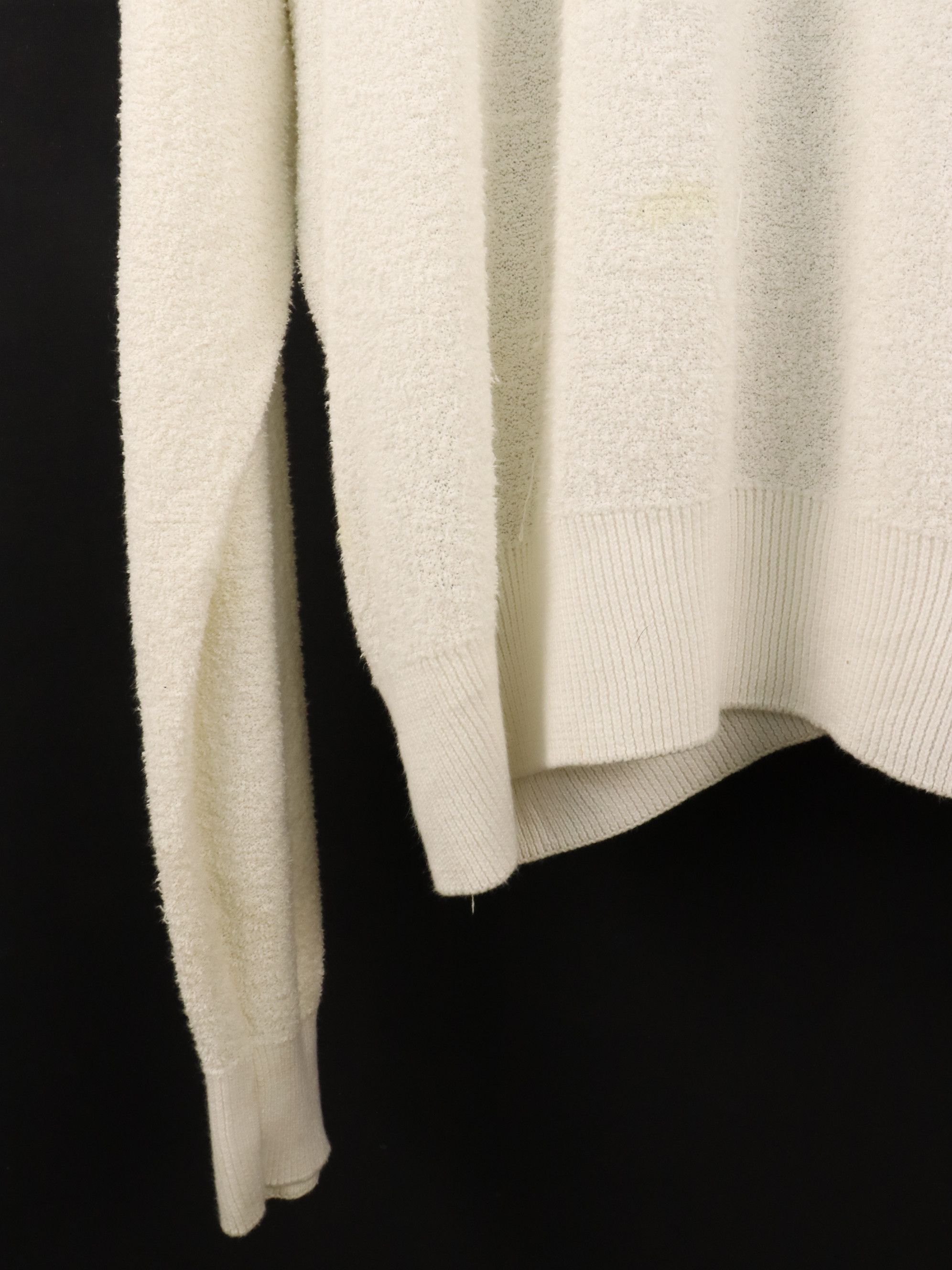 AMI AMI 2017SS Knit Ivory Emblem Crew Neck Oversized Sweater Size US L / EU 52-54 / 3 - 11 Thumbnail
