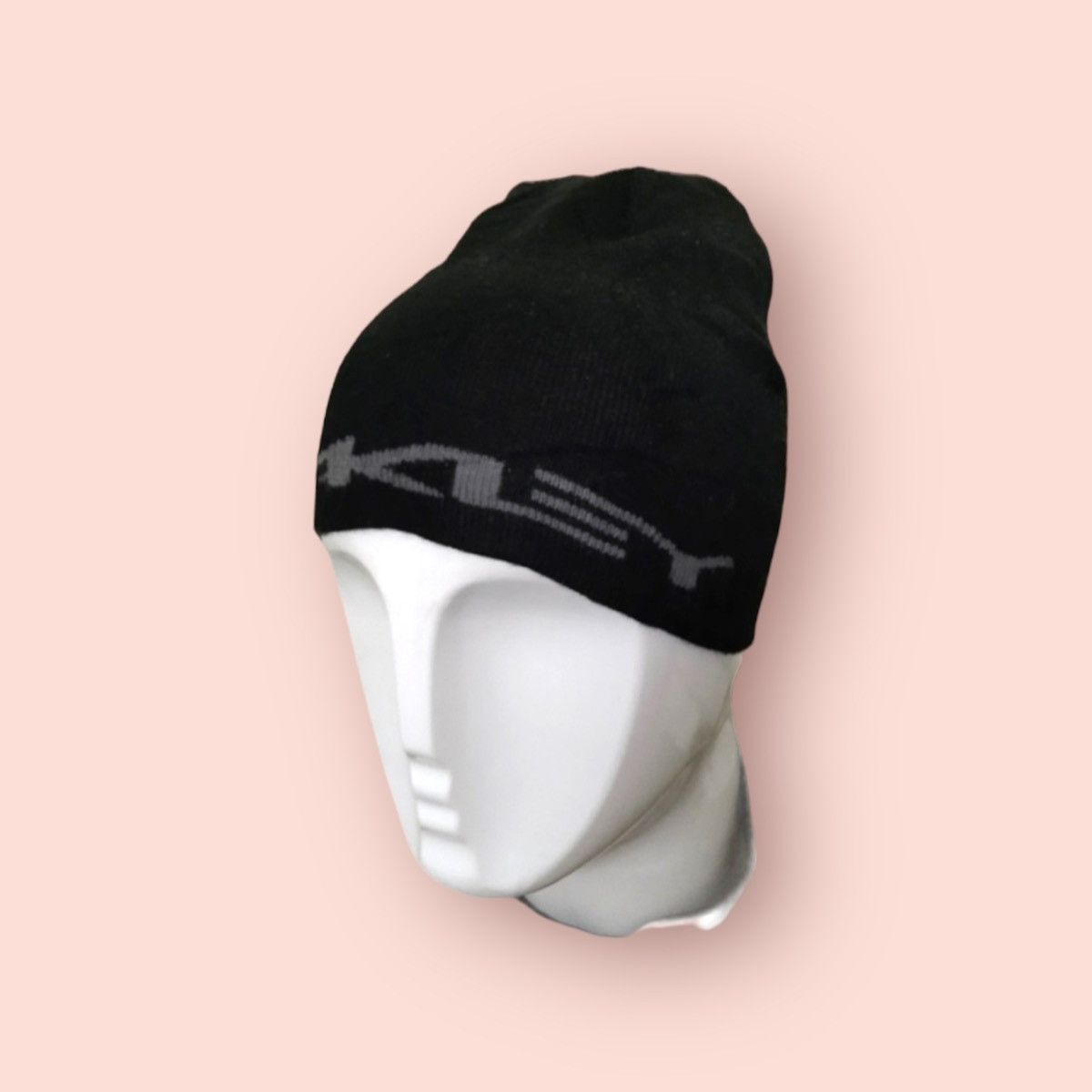 image of Vintage Oakley Big Spellout Beanie in Black, Men's