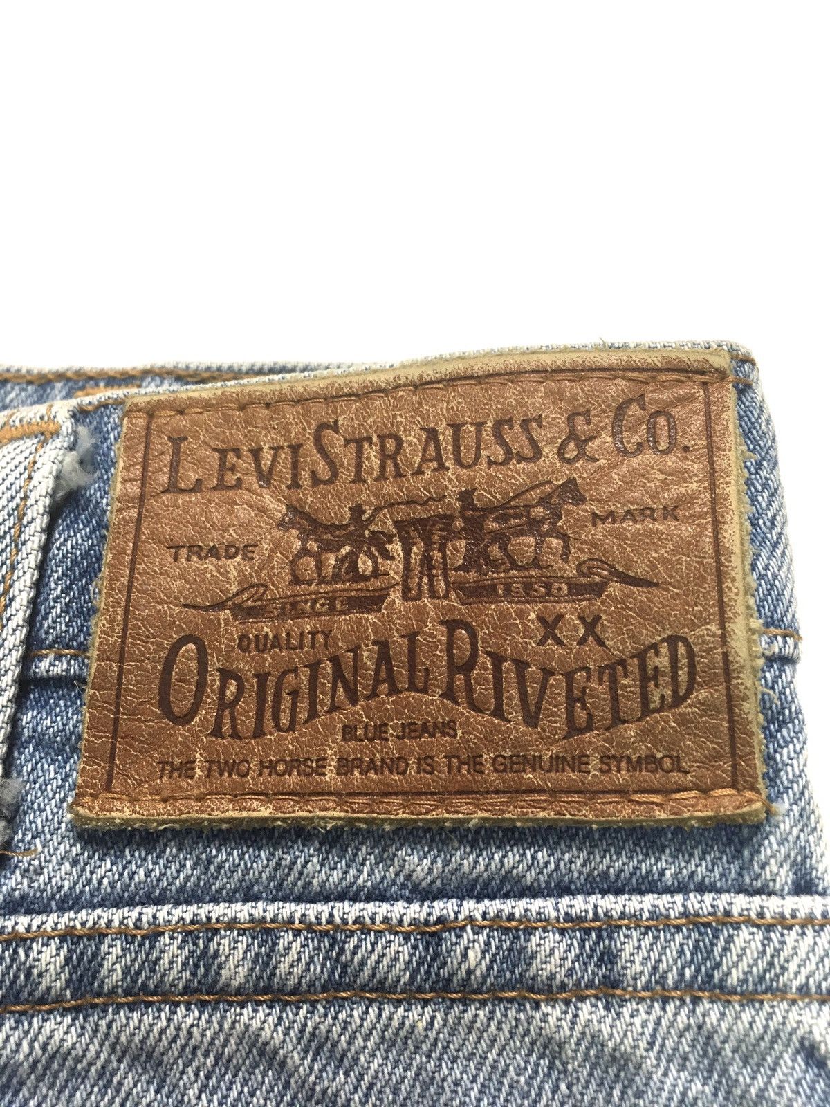 Levi's Vintage Clothing × Vintage Vintage ‘90 Levi’s gray tab blue wash distressed denim Size US 31 - 16 Thumbnail