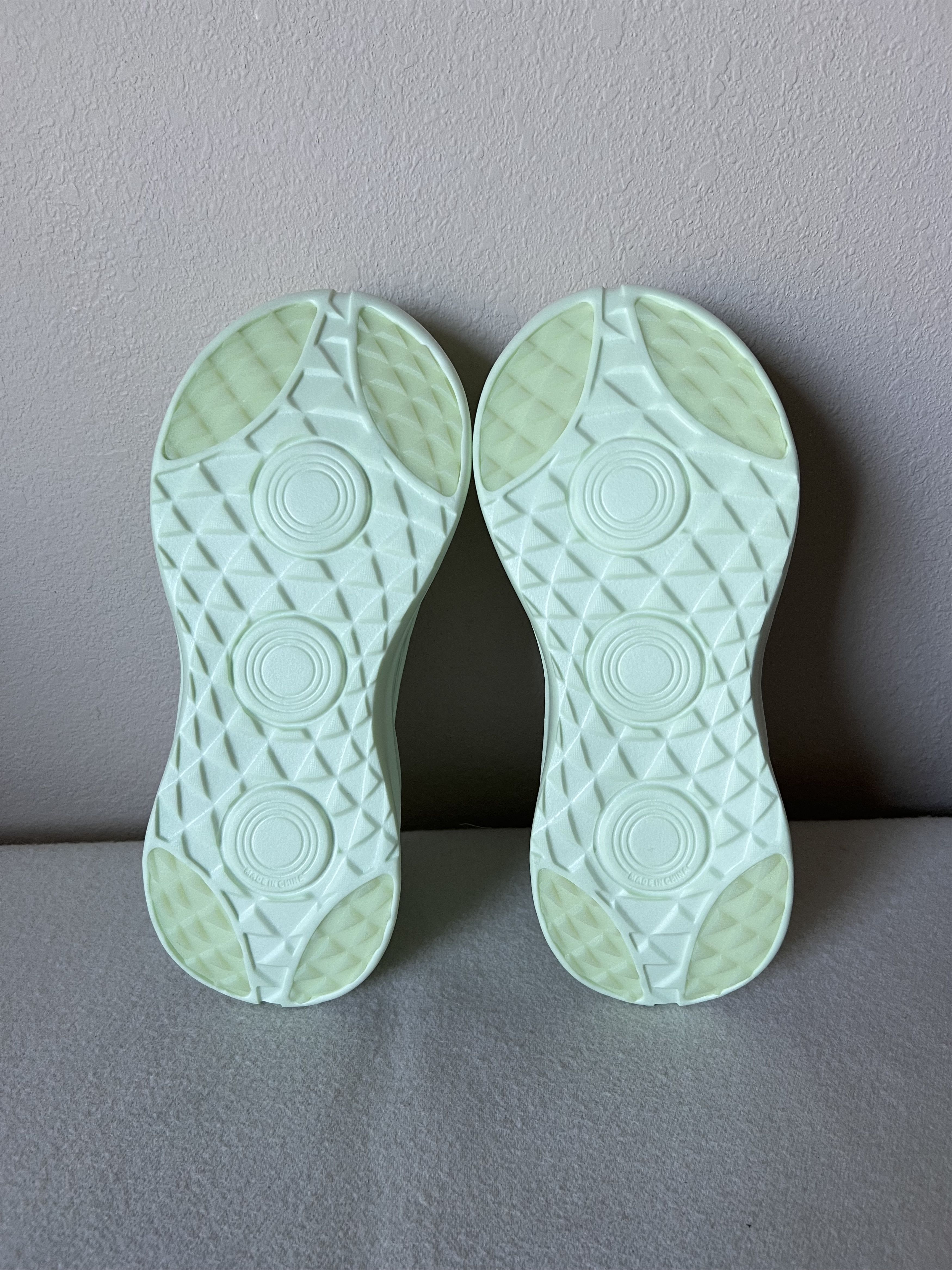 Saucony Saucony Tombogo F&F The Butterfly Glow in the Dark Size US 10 / EU 43 - 6 Thumbnail