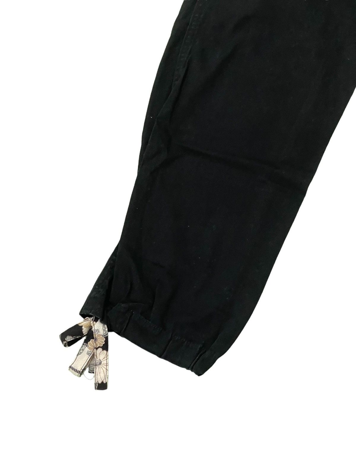 Japanese Brand Cargo Pant Drawstring Bottom Black Florals Regular 37🟦 Size US 33 - 15 Thumbnail