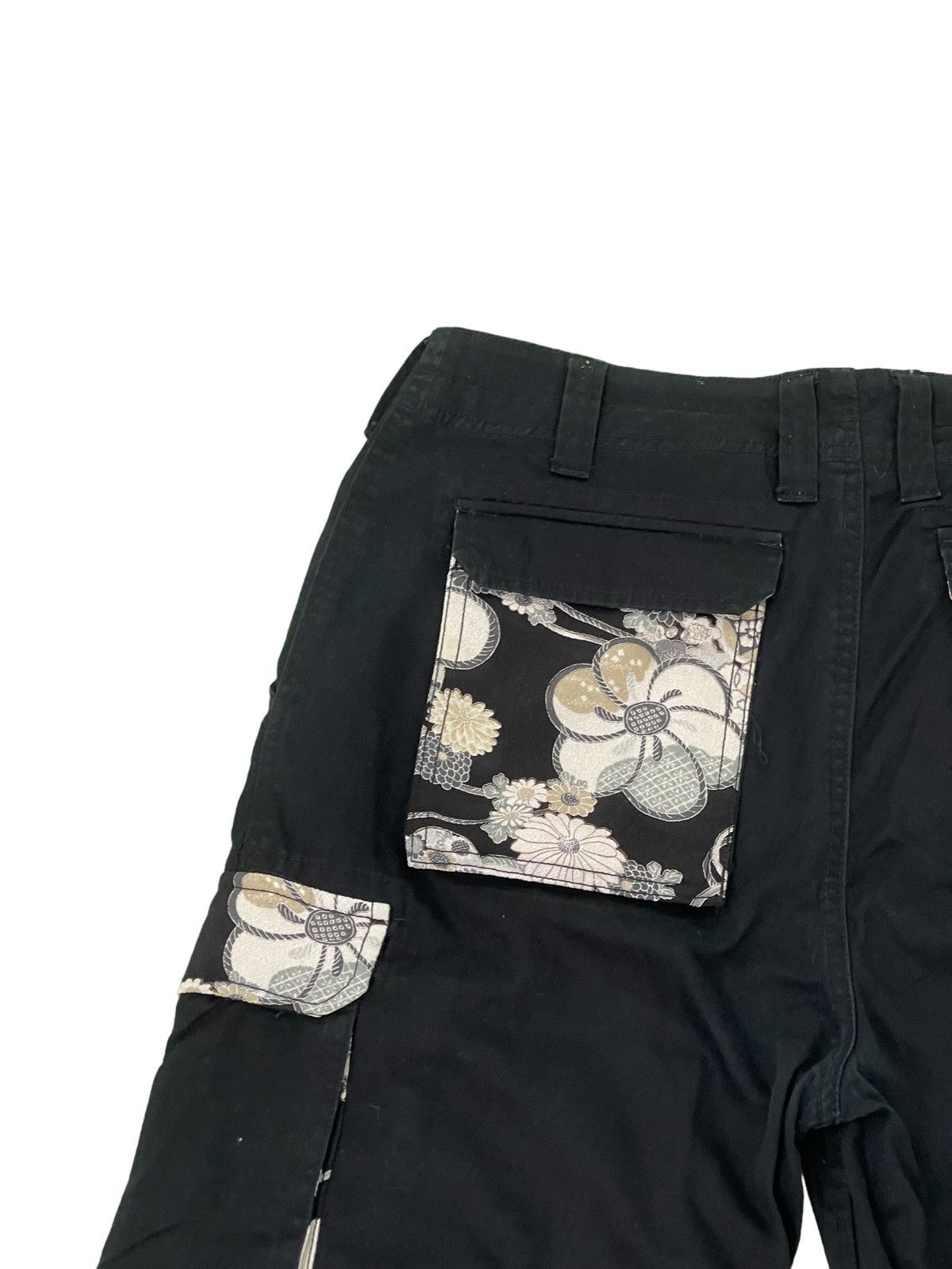 Japanese Brand Cargo Pant Drawstring Bottom Black Florals Regular 37🟦 Size US 33 - 18 Thumbnail