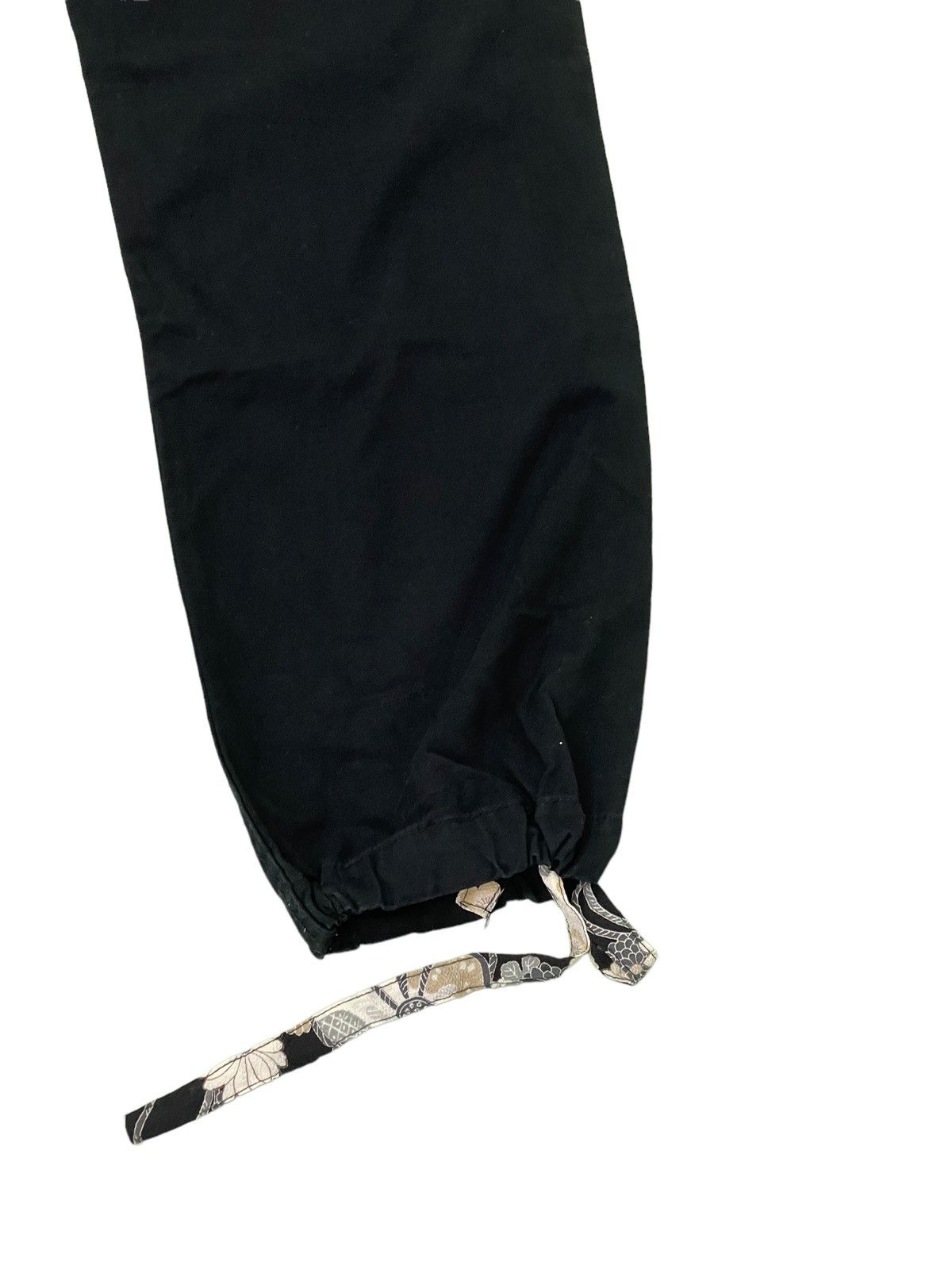 Japanese Brand Cargo Pant Drawstring Bottom Black Florals Regular 37🟦 Size US 33 - 14 Thumbnail