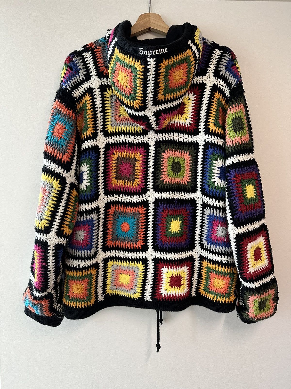 トップス supreme Crochet Zip Up Cardigan Supreme Crochet Zip Up Cardigan (SS25) - $228