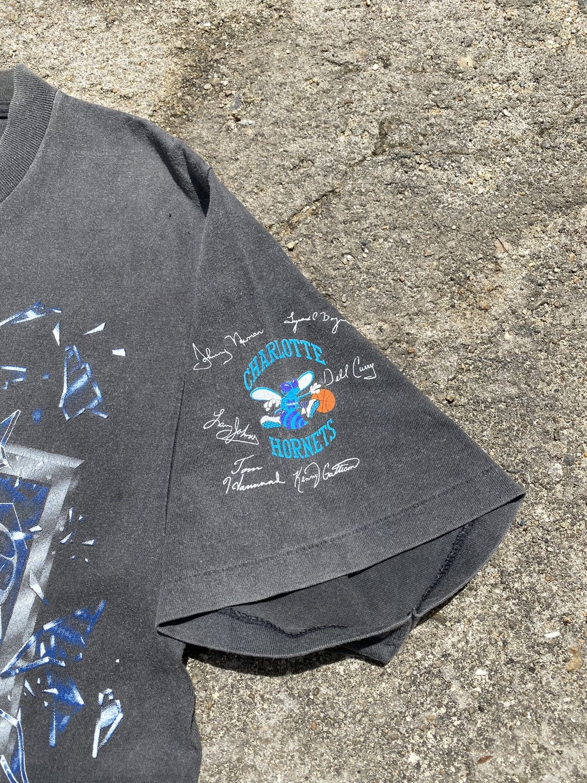 NBA 🔥Vintage OVP 1992 NBA CHARLOTTE HORNETS Single Stitch Tee Size US L / EU 52-54 / 3 - 10 Thumbnail