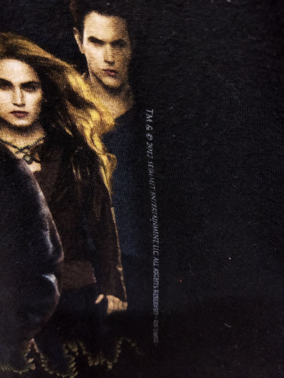 Vintage The Twilight Saga Breaking Dawn Tshirt Size US M / EU 48-50 / 2 - 3 Thumbnail