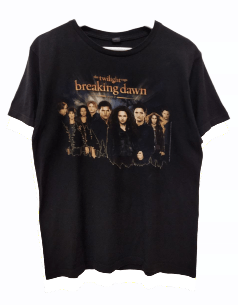 Vintage The Twilight Saga Breaking Dawn Tshirt Size US M / EU 48-50 / 2 - 1 Thumbnail