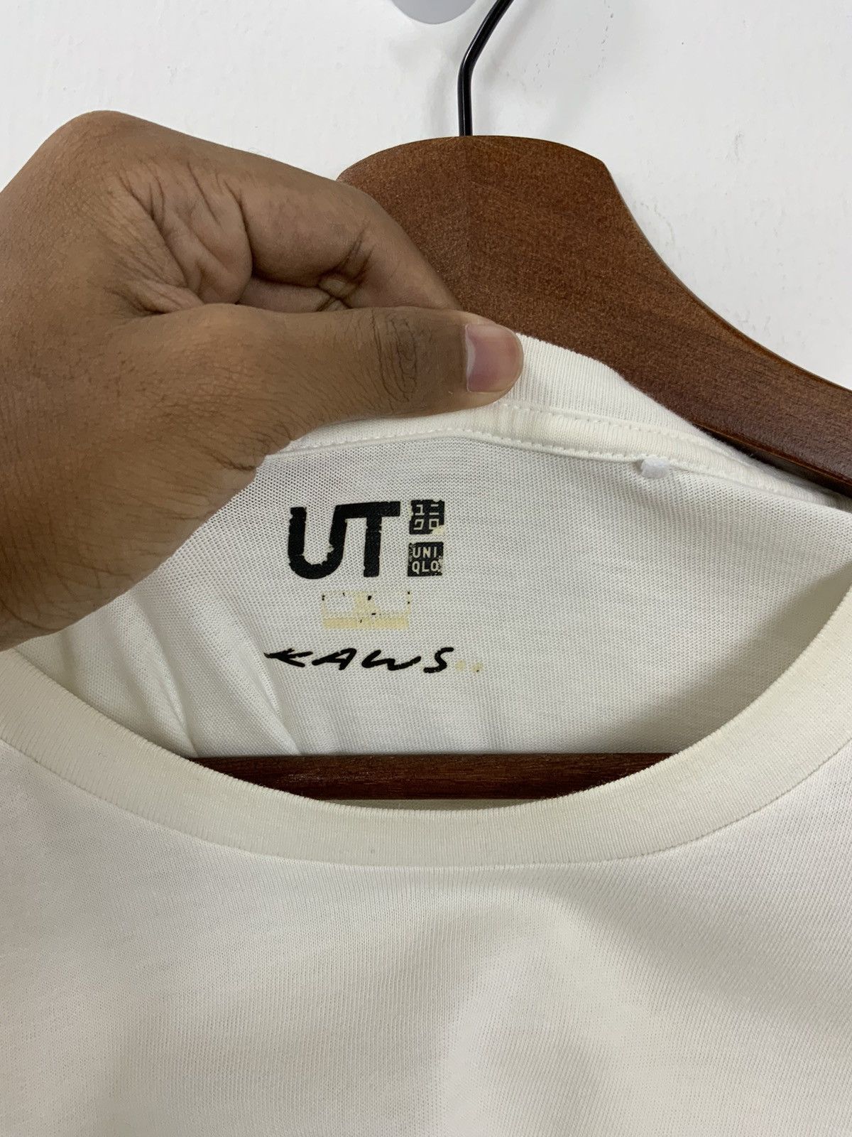 Kaws UT Kaws Rare Streetwear Single Stitch Tee Size US L / EU 52-54 / 3 - 14 Thumbnail