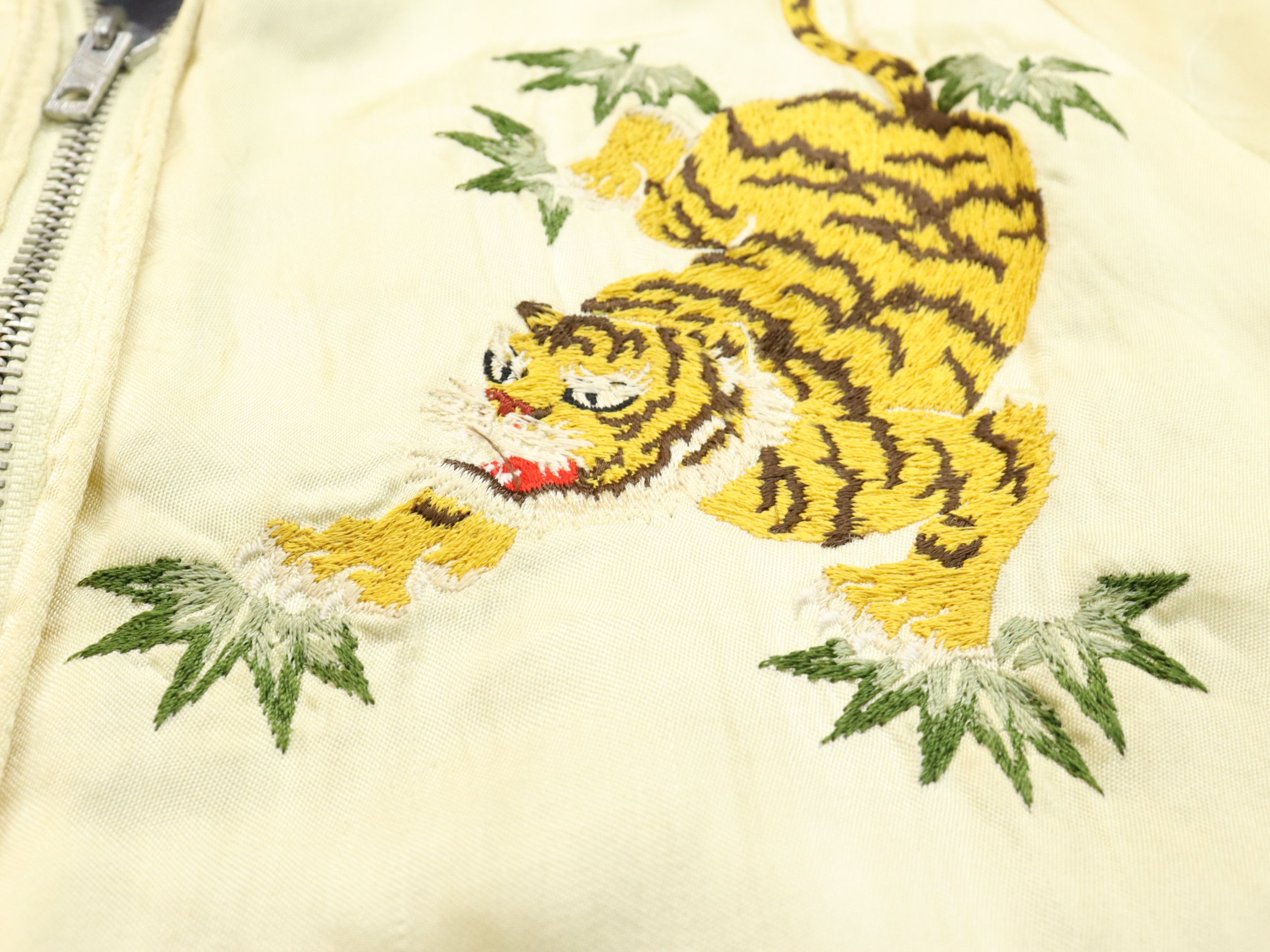 Japanese Brand VTG. TIGER NAGOYA CROPPED HEADS RAYON REVERSIBLE SUKAJAN Size US S / EU 44-46 / 1 - 16 Thumbnail