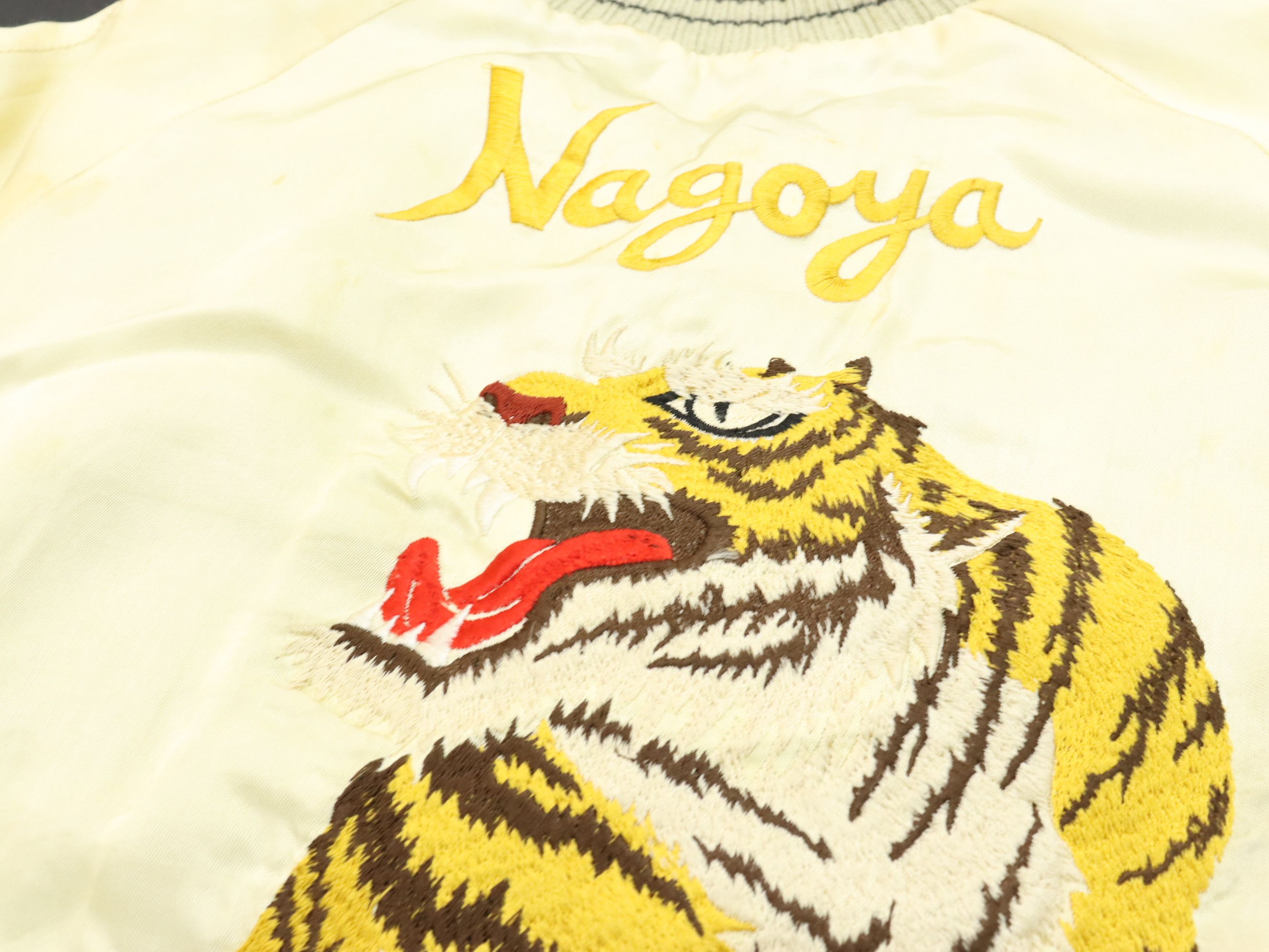 Japanese Brand VTG. TIGER NAGOYA CROPPED HEADS RAYON REVERSIBLE SUKAJAN Size US S / EU 44-46 / 1 - 14 Thumbnail