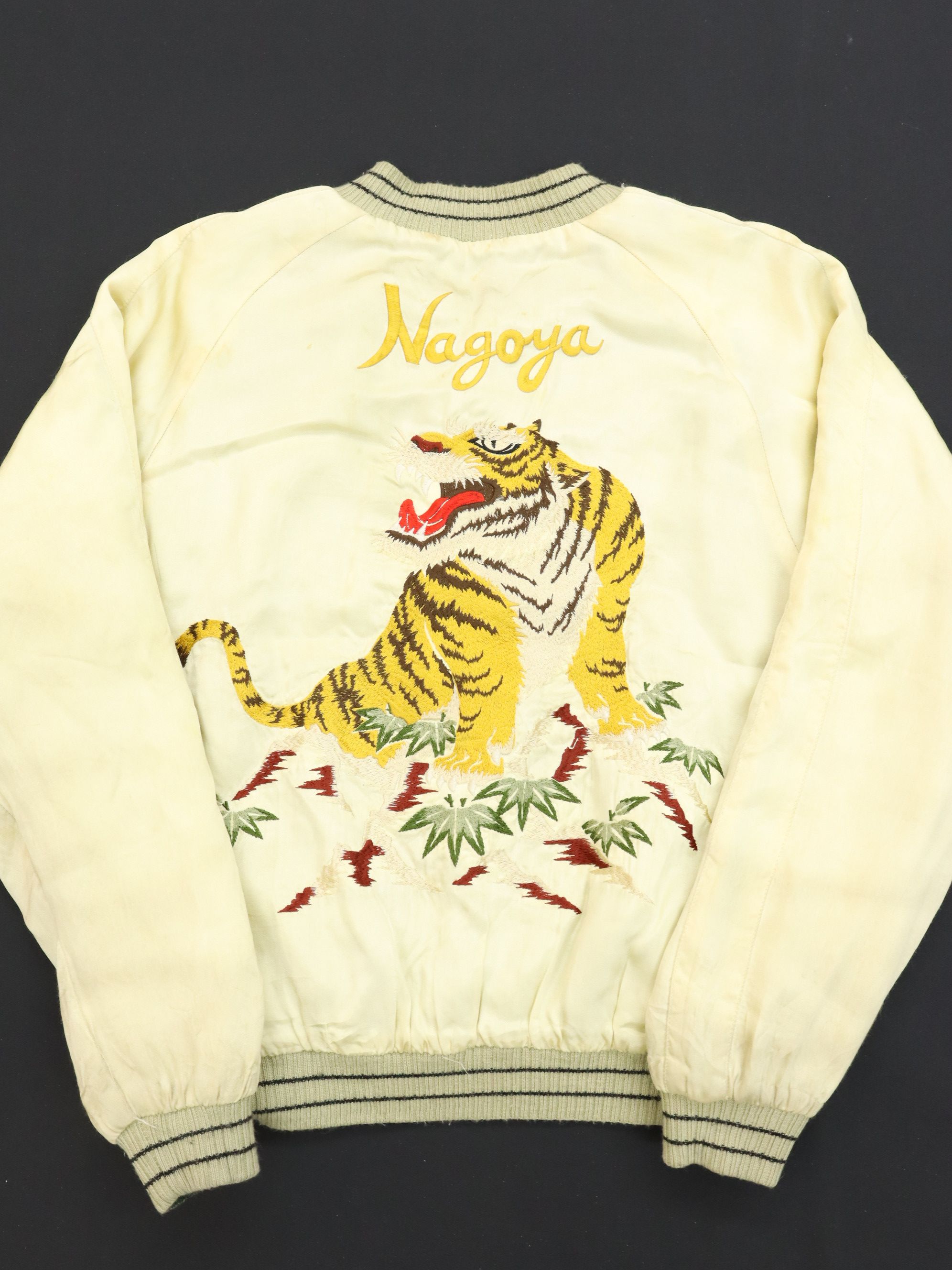 Japanese Brand VTG. TIGER NAGOYA CROPPED HEADS RAYON REVERSIBLE SUKAJAN Size US S / EU 44-46 / 1 - 2 Thumbnail