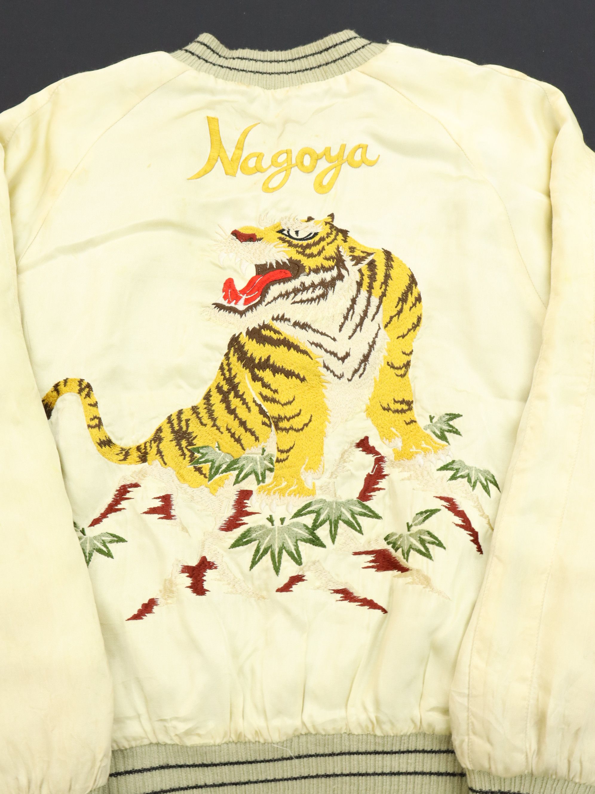Japanese Brand VTG. TIGER NAGOYA CROPPED HEADS RAYON REVERSIBLE SUKAJAN Size US S / EU 44-46 / 1 - 3 Thumbnail