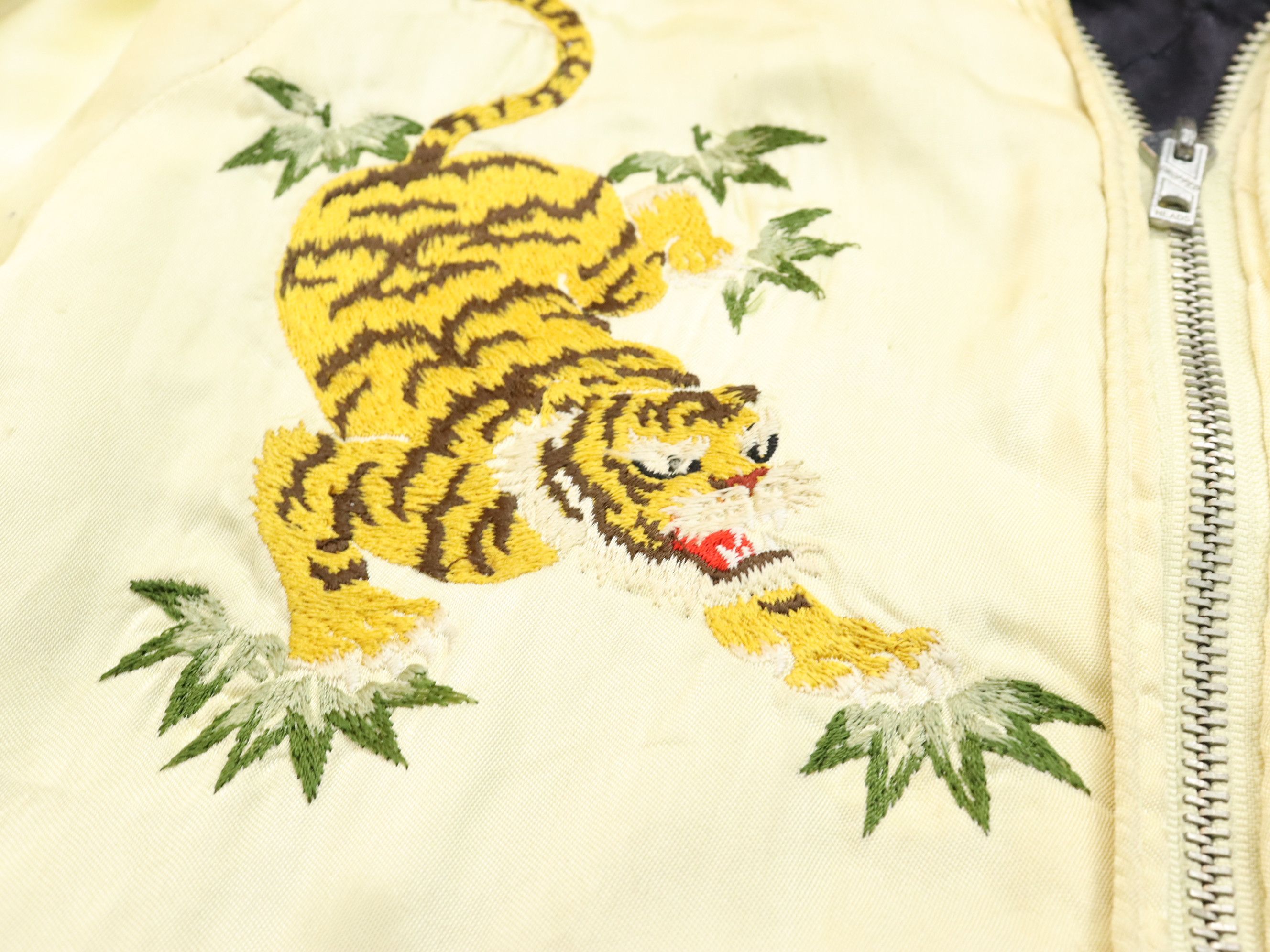 Japanese Brand VTG. TIGER NAGOYA CROPPED HEADS RAYON REVERSIBLE SUKAJAN Size US S / EU 44-46 / 1 - 15 Thumbnail