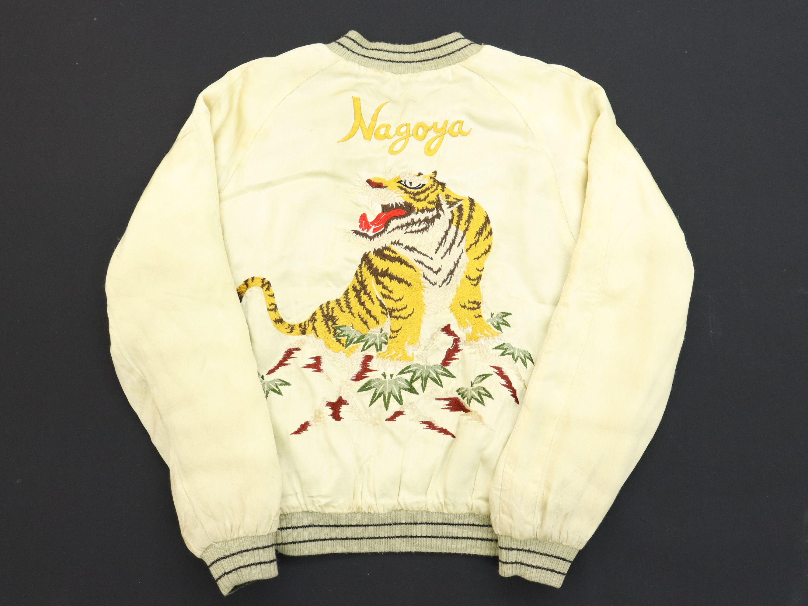 Japanese Brand VTG. TIGER NAGOYA CROPPED HEADS RAYON REVERSIBLE SUKAJAN Size US S / EU 44-46 / 1 - 9 Thumbnail