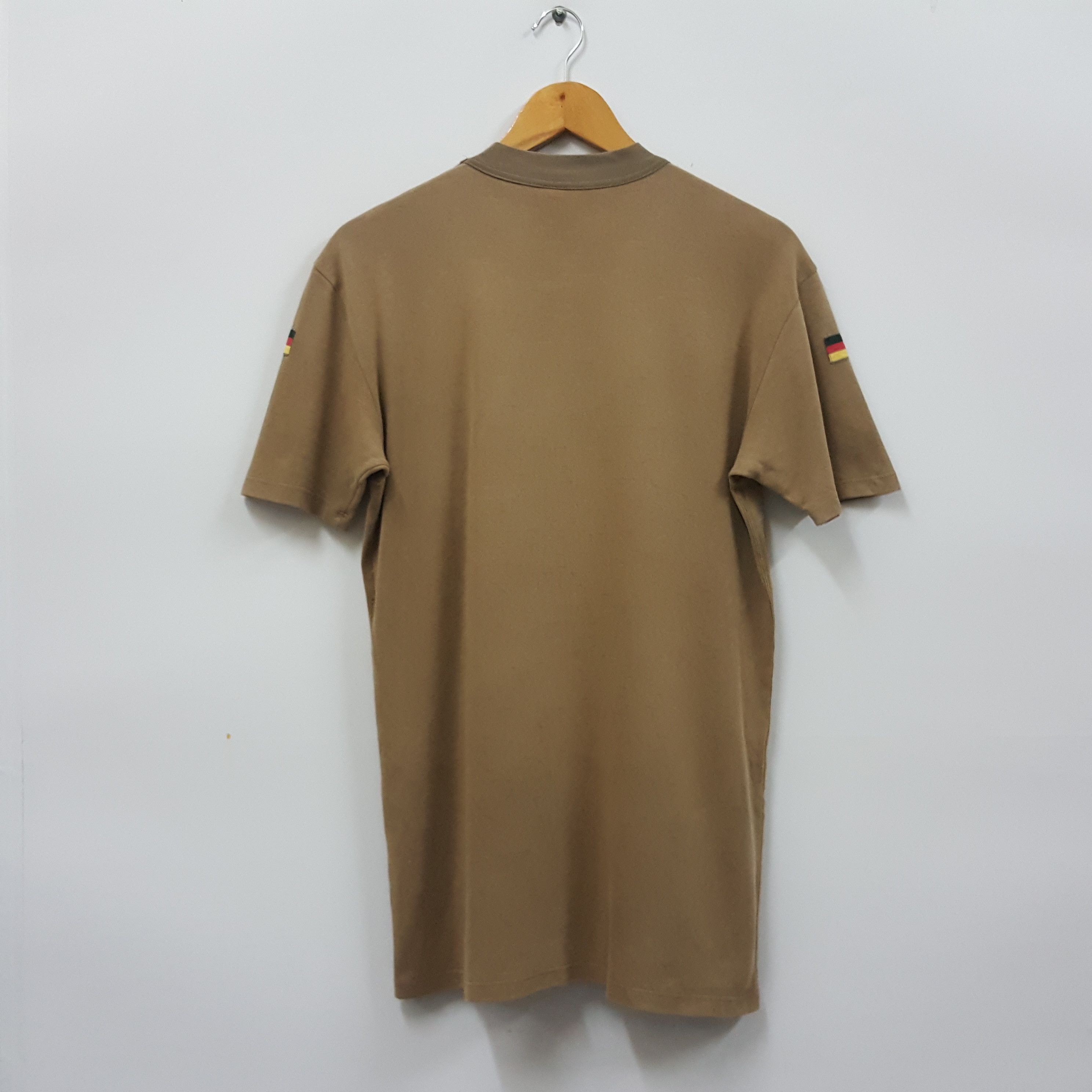 Vintage Vintage 90's GERMAN military army t-shirt Size US S / EU 44-46 / 1 - 4 Thumbnail