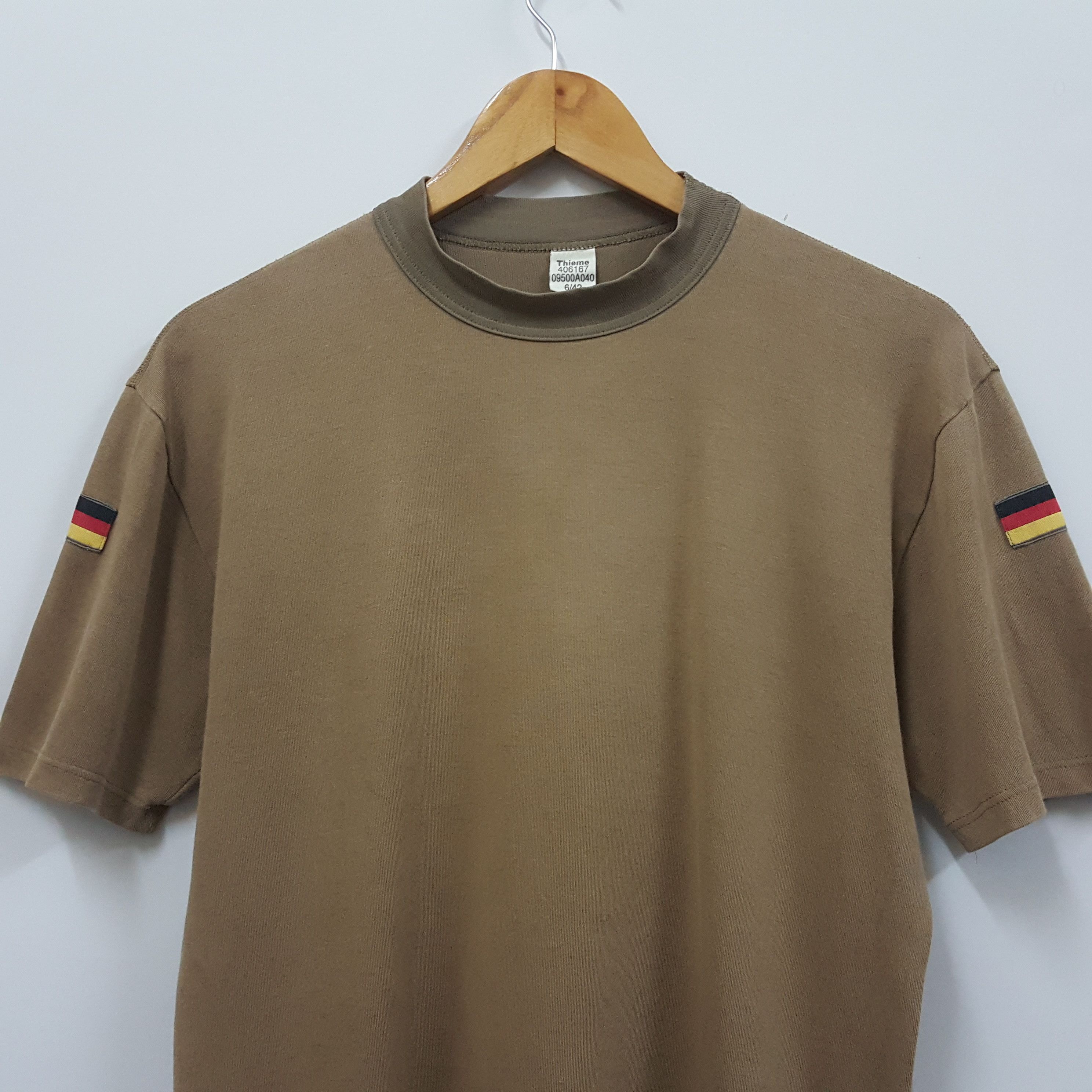 Vintage Vintage 90's GERMAN military army t-shirt Size US S / EU 44-46 / 1 - 5 Thumbnail
