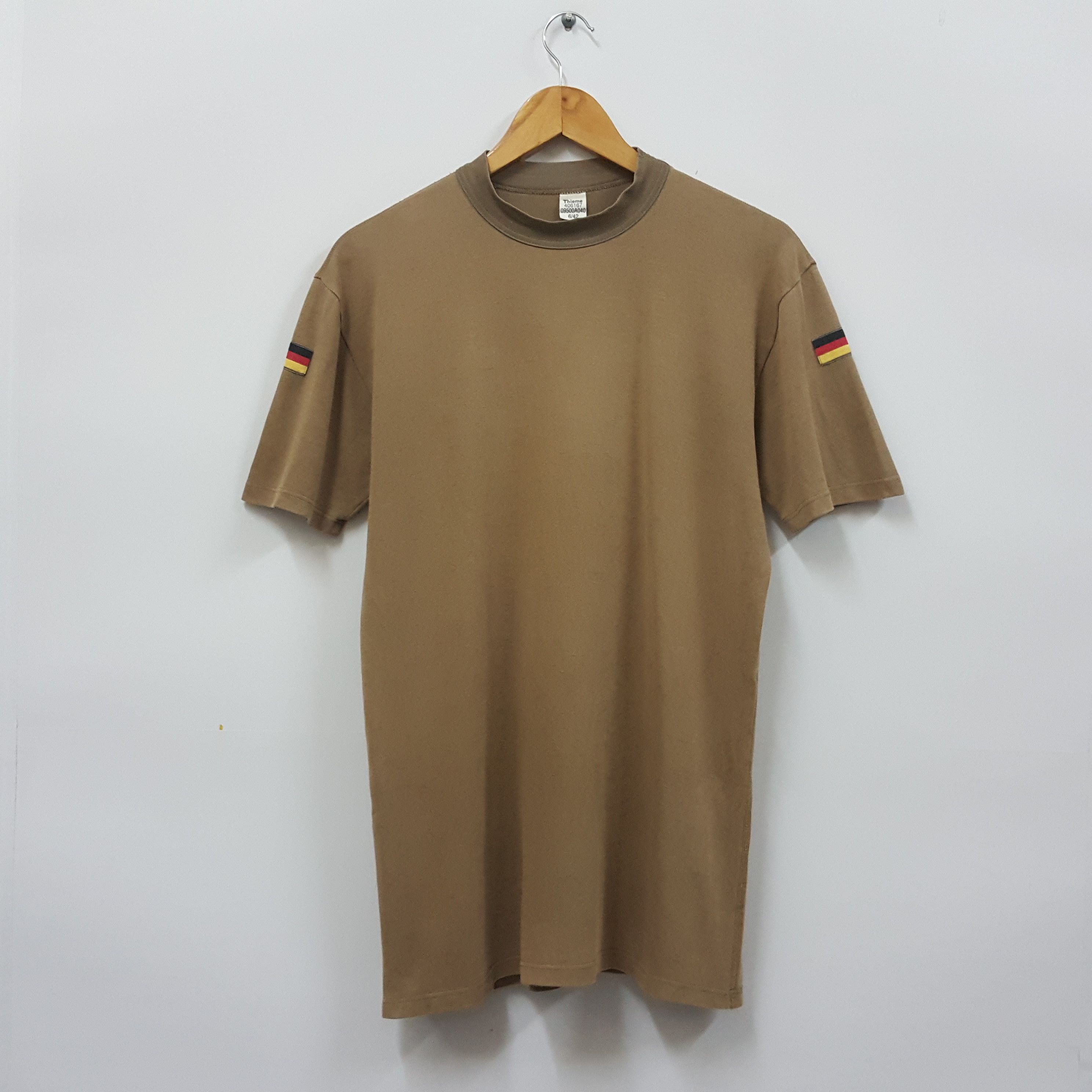 Vintage Vintage 90's GERMAN military army t-shirt Size US S / EU 44-46 / 1 - 1 Thumbnail