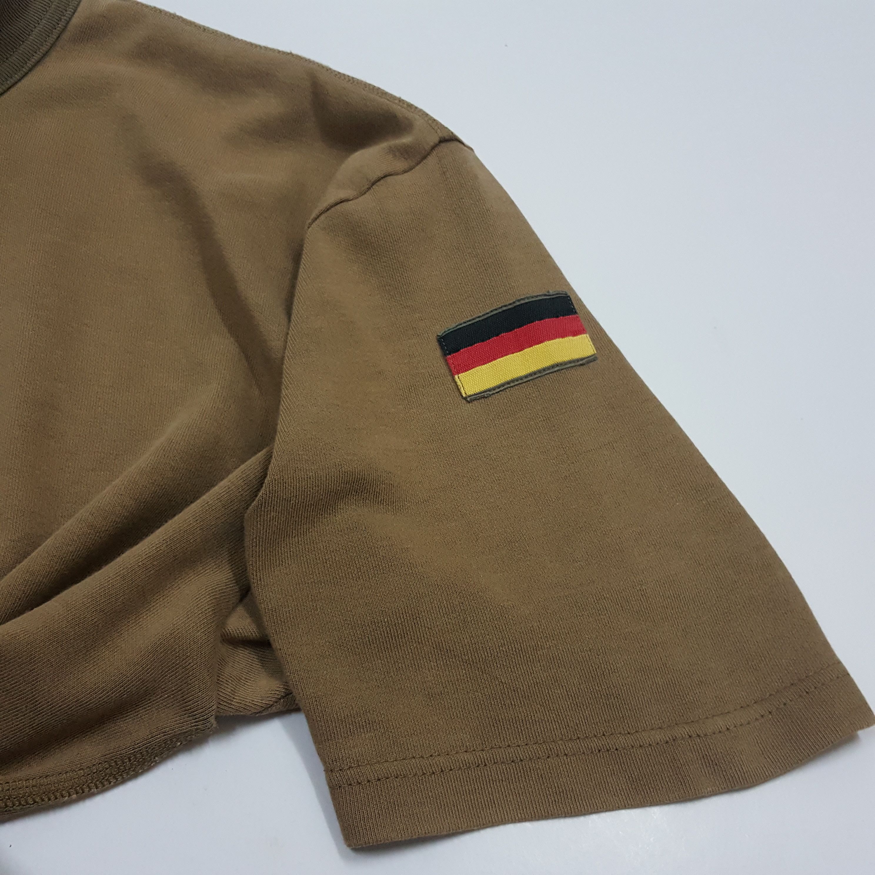 Vintage Vintage 90's GERMAN military army t-shirt Size US S / EU 44-46 / 1 - 2 Thumbnail