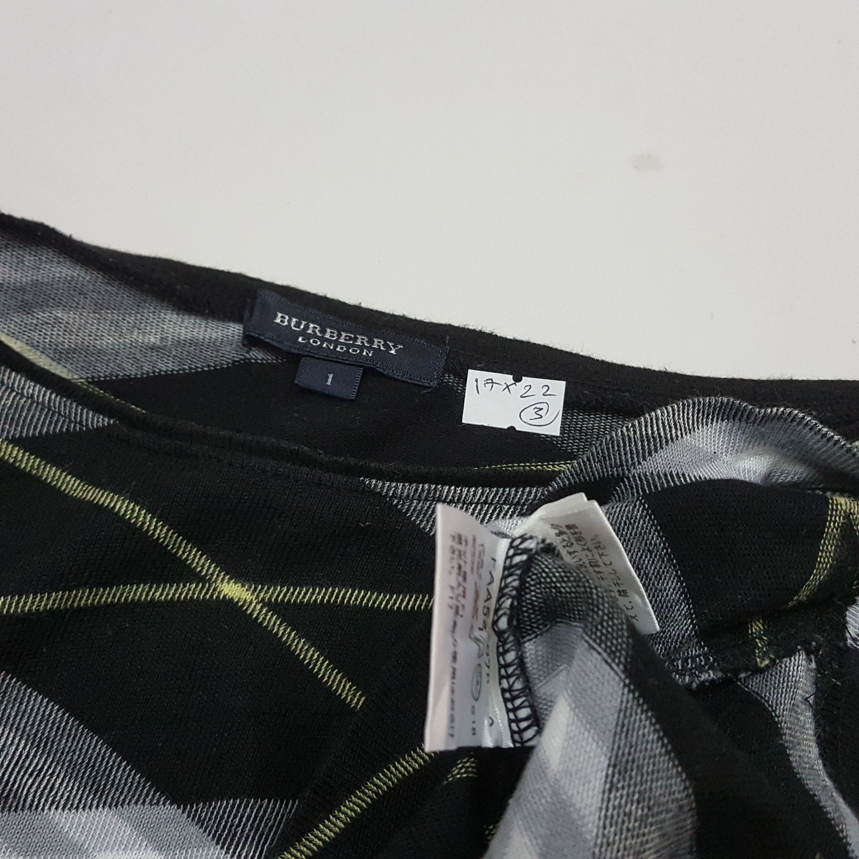 Burberry × Vintage Vintage Burberrys Nova Check small logo t-shirt for women's Size ONE SIZE - 2 Thumbnail