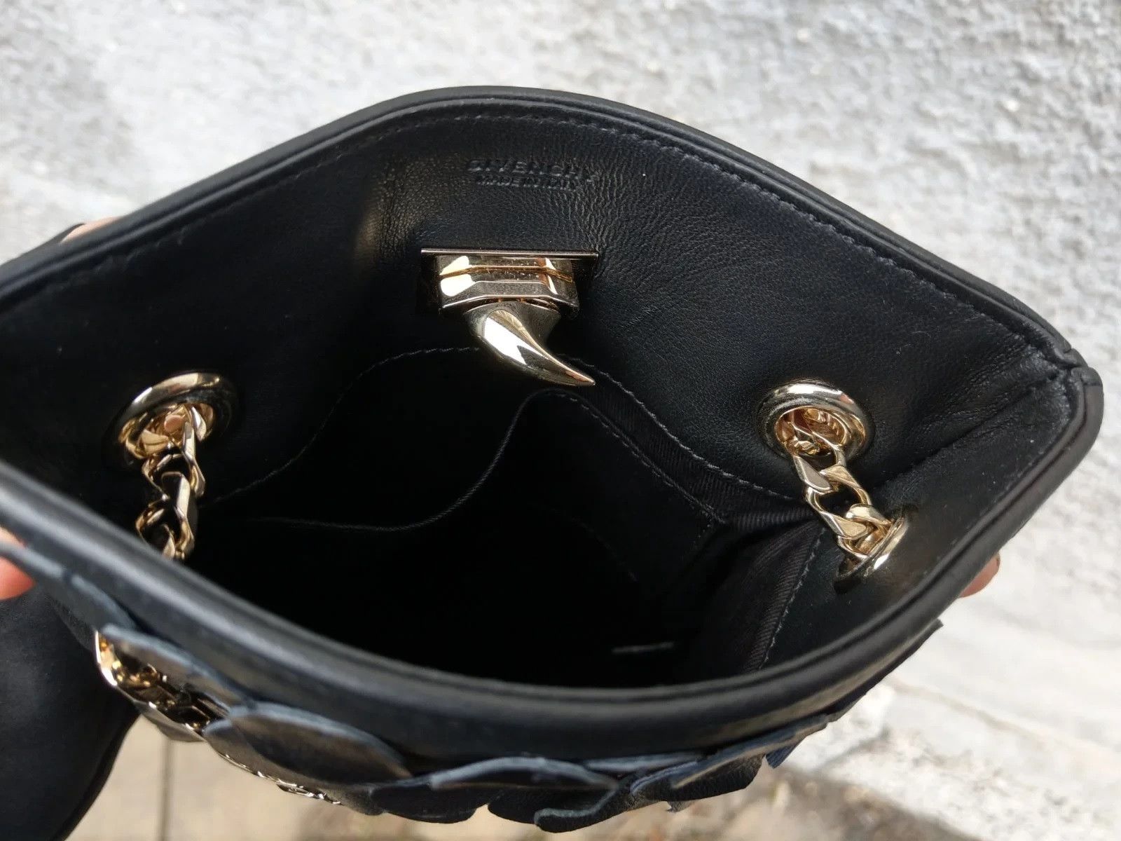 Givenchy GIVENCHY Shark Tooth Black Leather Gold Chain Small Tote Size ONE SIZE - 9 Thumbnail