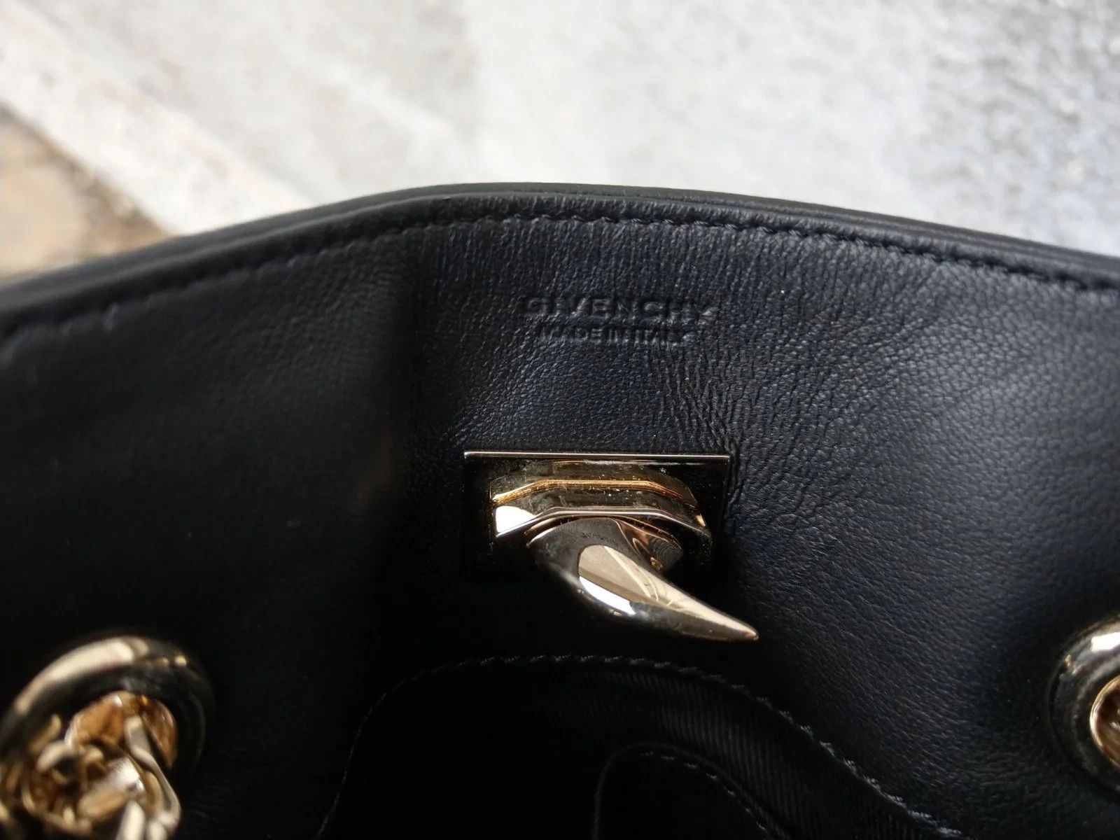 Givenchy GIVENCHY Shark Tooth Black Leather Gold Chain Small Tote Size ONE SIZE - 10 Thumbnail