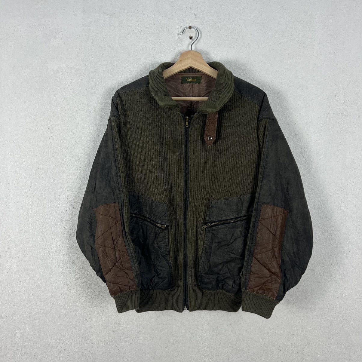 Japanese Brand VINTAGE VALIANT BOMBER JACKET DESIGN MULTI POCKET CARGO Size US L / EU 52-54 / 3 - 12 Thumbnail