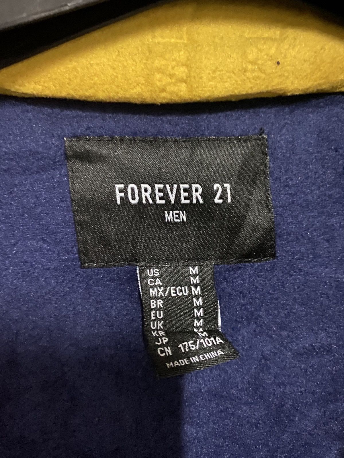 Forever 21 FOREVER 21 MEN’S MULTICOLOUR FLEECE SWEATER Size US M / EU 48-50 / 2 - 5 Thumbnail