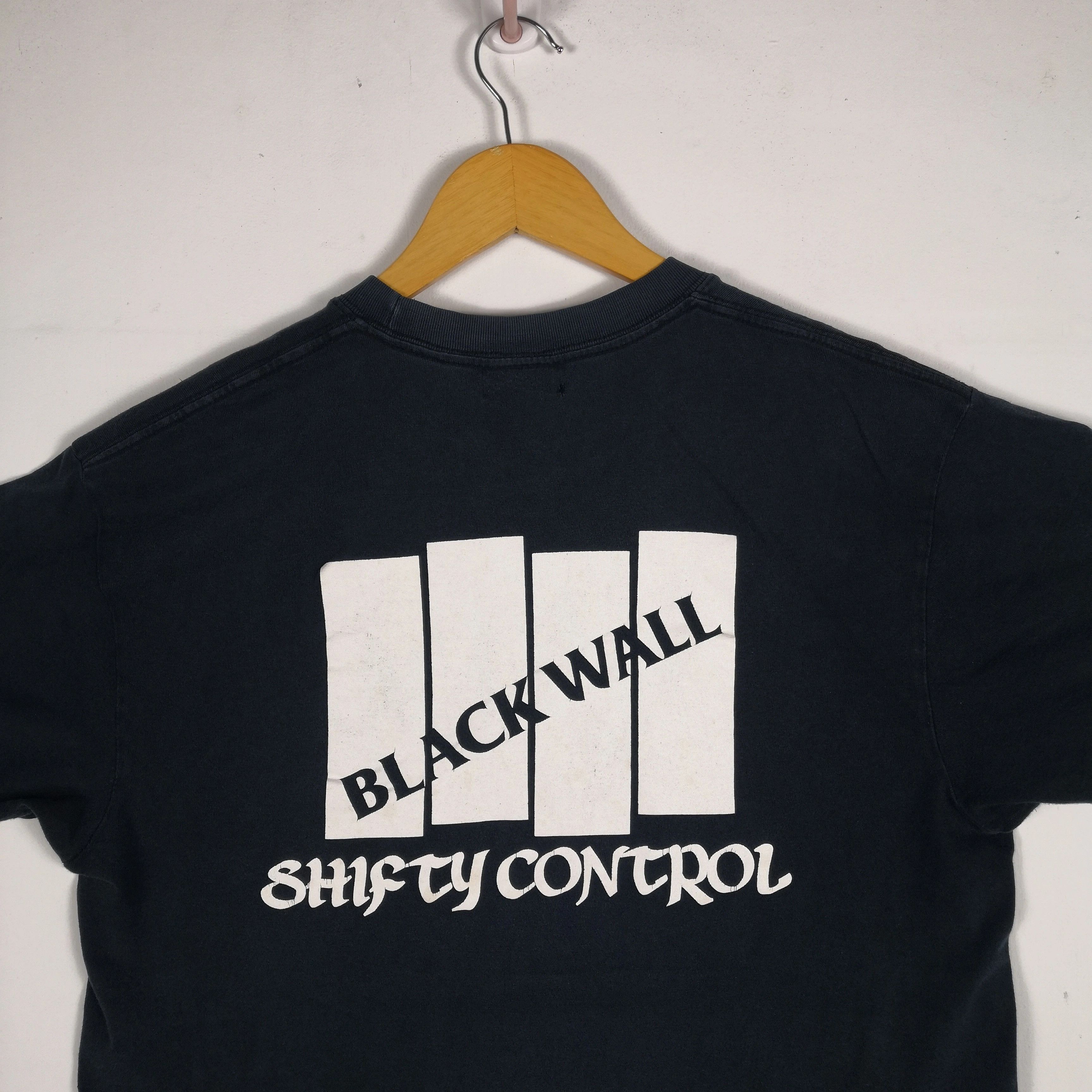 Japanese Brand × Playstation Vintage Y2k Black Wall T-shirt alike Black Flag Crewneck Tee Size US L / EU 52-54 / 3 - 4 Thumbnail