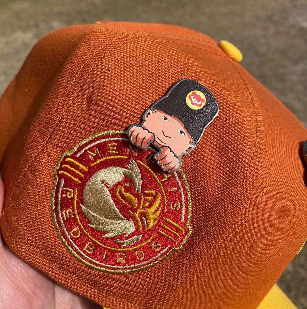 Hat Club × New Era KING OF THE HILL PEAKING BOBBY HILL HAT PIN Size ONE SIZE - 1 Thumbnail