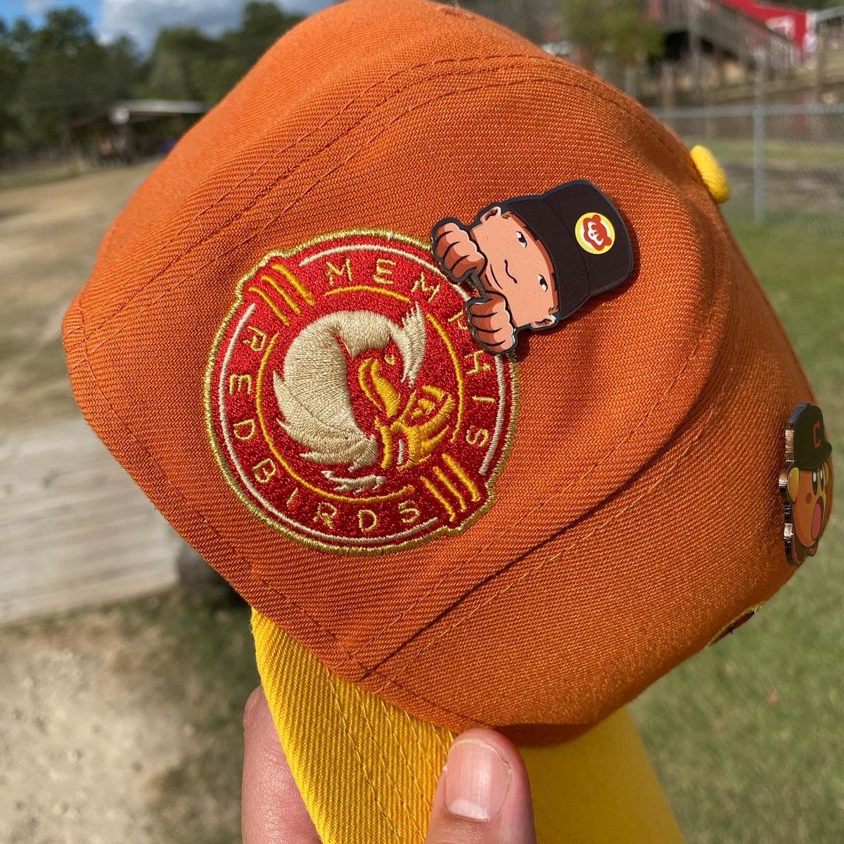 Hat Club × New Era KING OF THE HILL PEAKING BOBBY HILL HAT PIN Size ONE SIZE - 2 Thumbnail