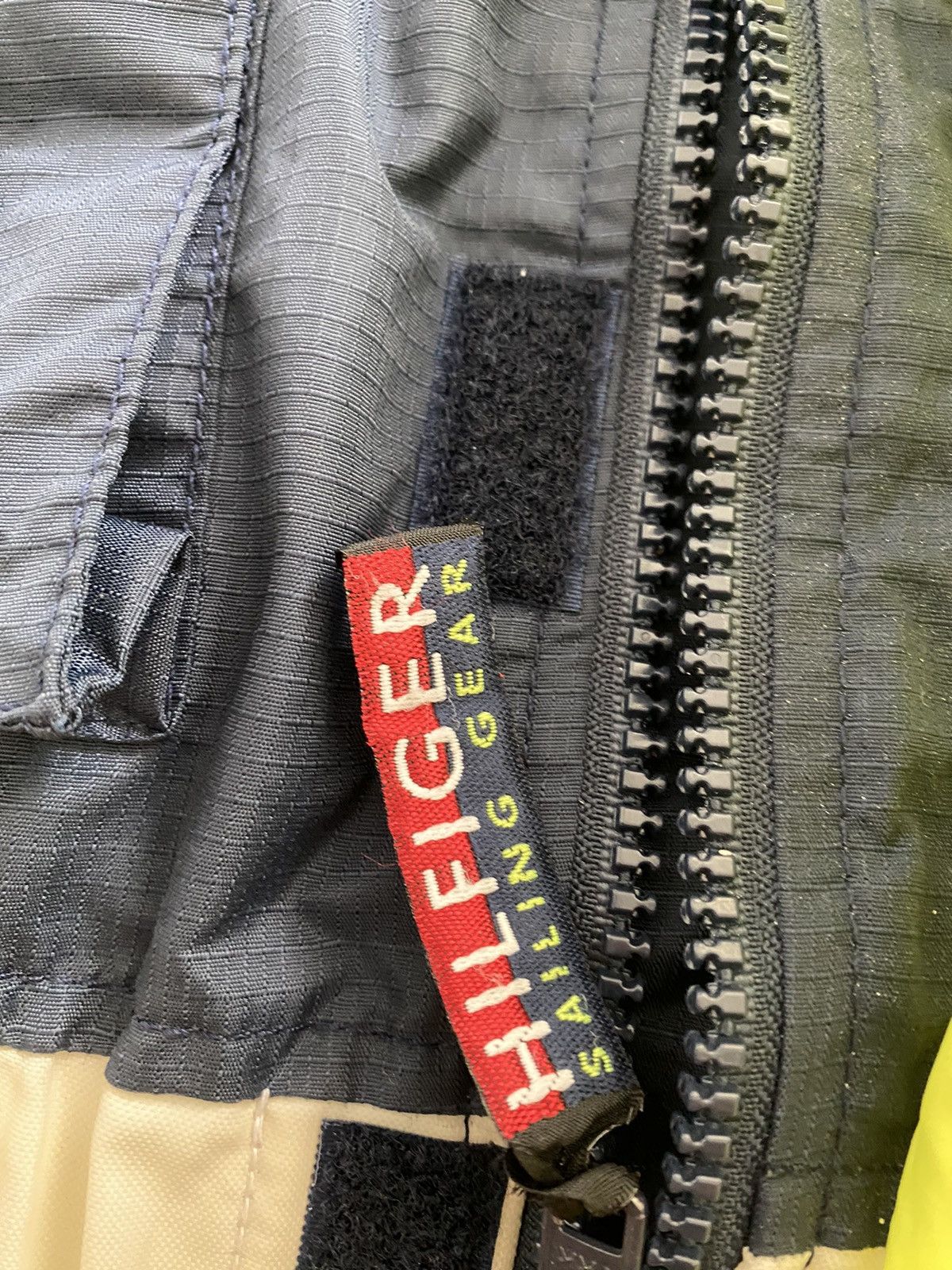 Tommy Hilfiger × Vintage Vintage Tommy Hilfiger Sailing Gear ROBOT Vest nice design Size US L / EU 52-54 / 3 - 14 Thumbnail