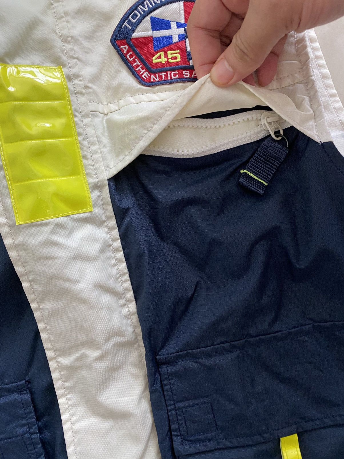 Tommy Hilfiger × Vintage Vintage Tommy Hilfiger Sailing Gear ROBOT Vest nice design Size US L / EU 52-54 / 3 - 13 Thumbnail
