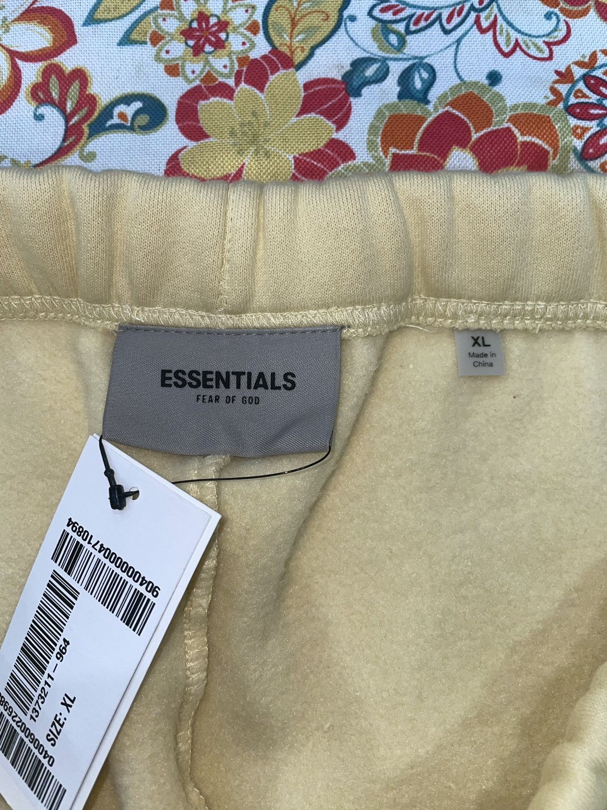 FOG Fear of God Essentials Mr. Porter Exclusive Cream Sweatpants Size US 36 / EU 52 - 2 Thumbnail