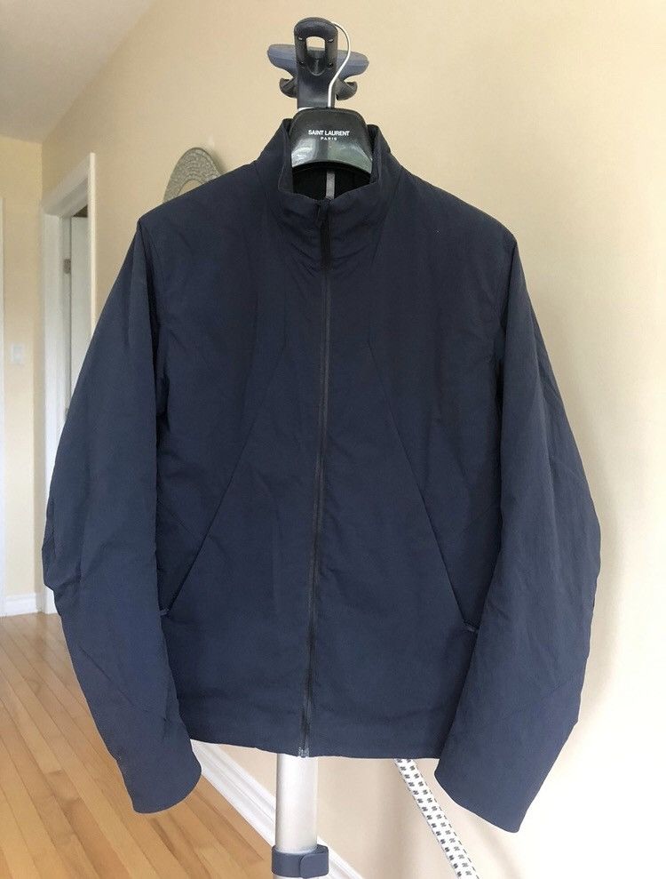 Veilance Navy mionn IS Jacket size small