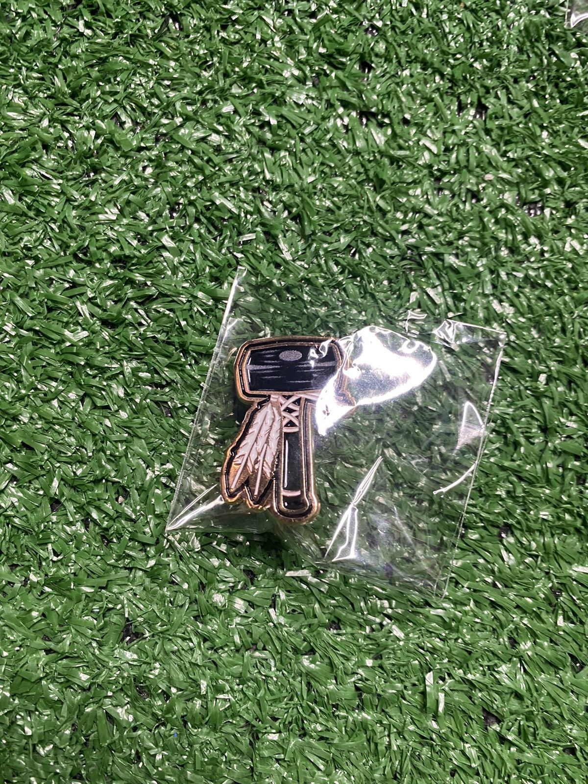 Other Braves Hammer Hat Pin Brand New Size ONE SIZE - 1 Preview