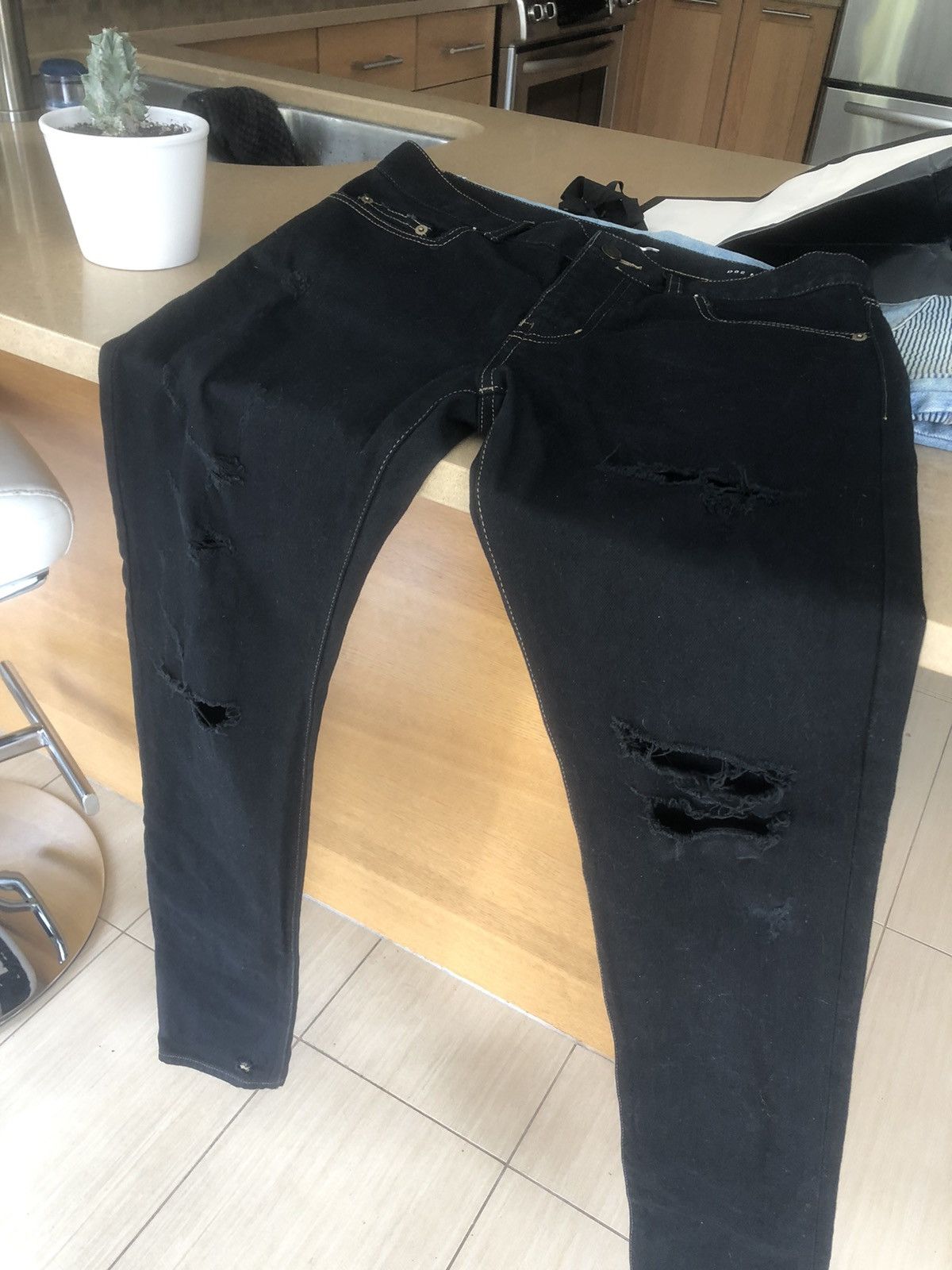 Hedi Slimane × Saint Laurent Paris Saint Laurent Trash D02 x Hedi slimane size 30 Size US 30 / EU 46 - 23 Thumbnail
