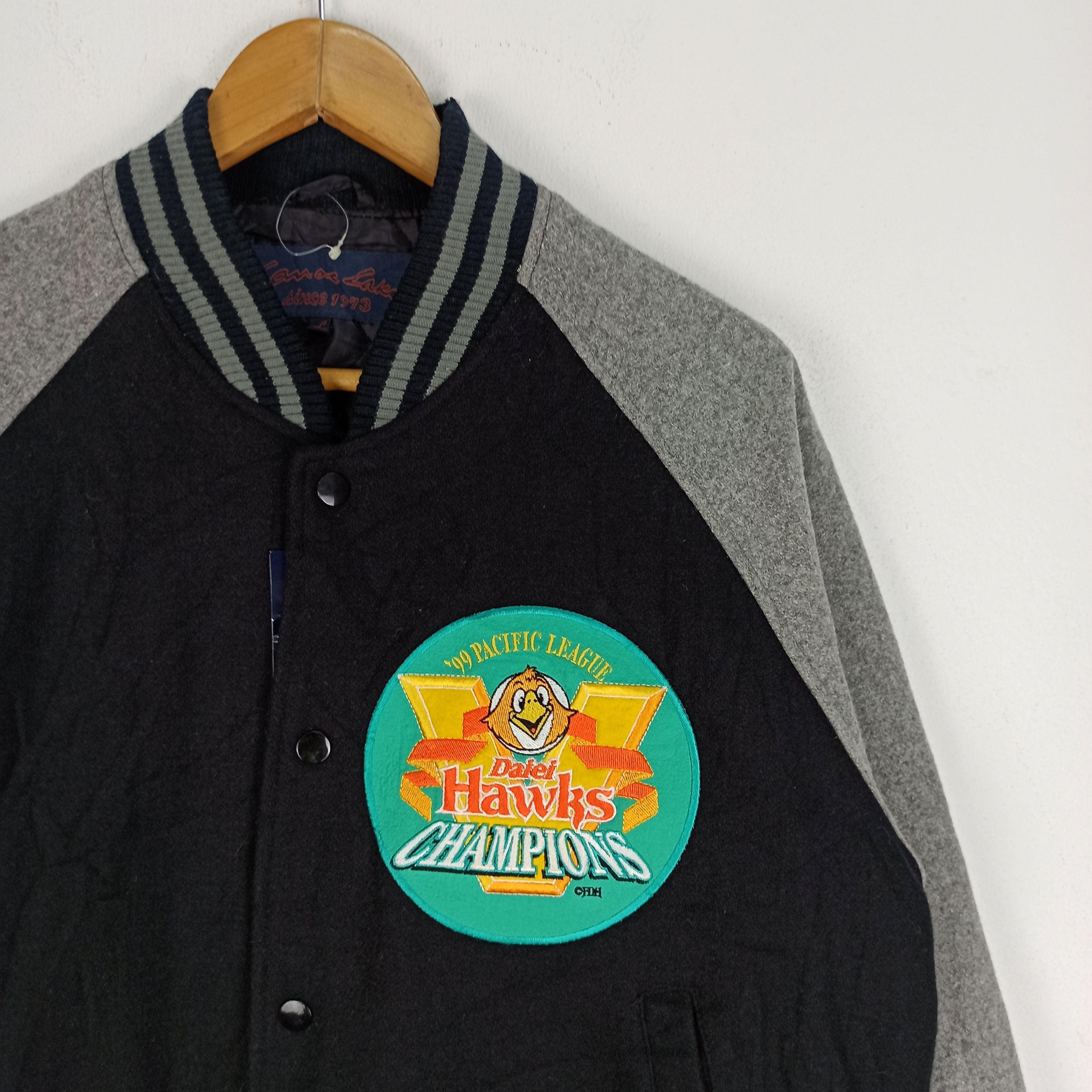 Japanese Brand Vtg '99 PACIFIC LEAGUE DAIEI HAWKS CHAMPIONS VARSITY Size US L / EU 52-54 / 3 - 2 Thumbnail
