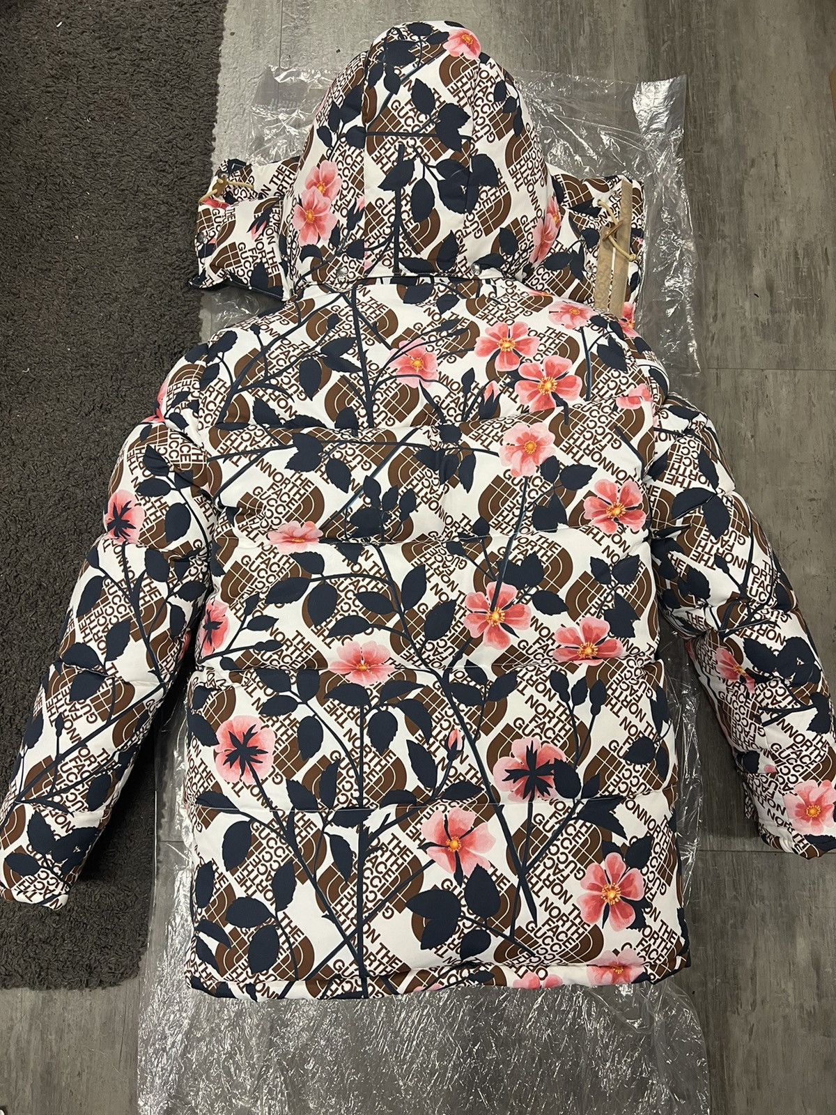 Gucci × The North Face Gucci x The North Face Floral Down Parka sz M Size US M / EU 48-50 / 2 - 11 Thumbnail