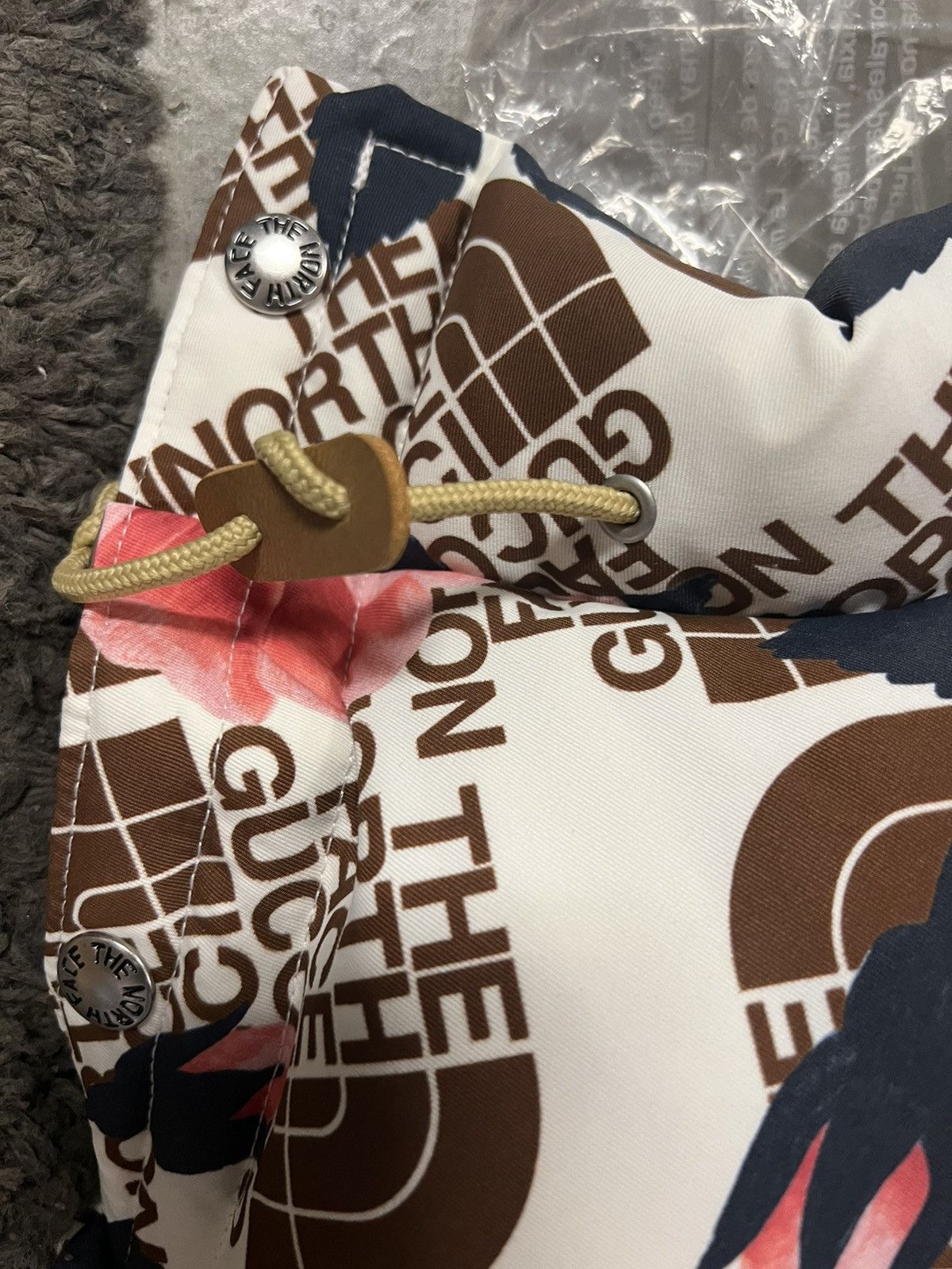 Gucci × The North Face Gucci x The North Face Floral Down Parka sz M Size US M / EU 48-50 / 2 - 16 Thumbnail