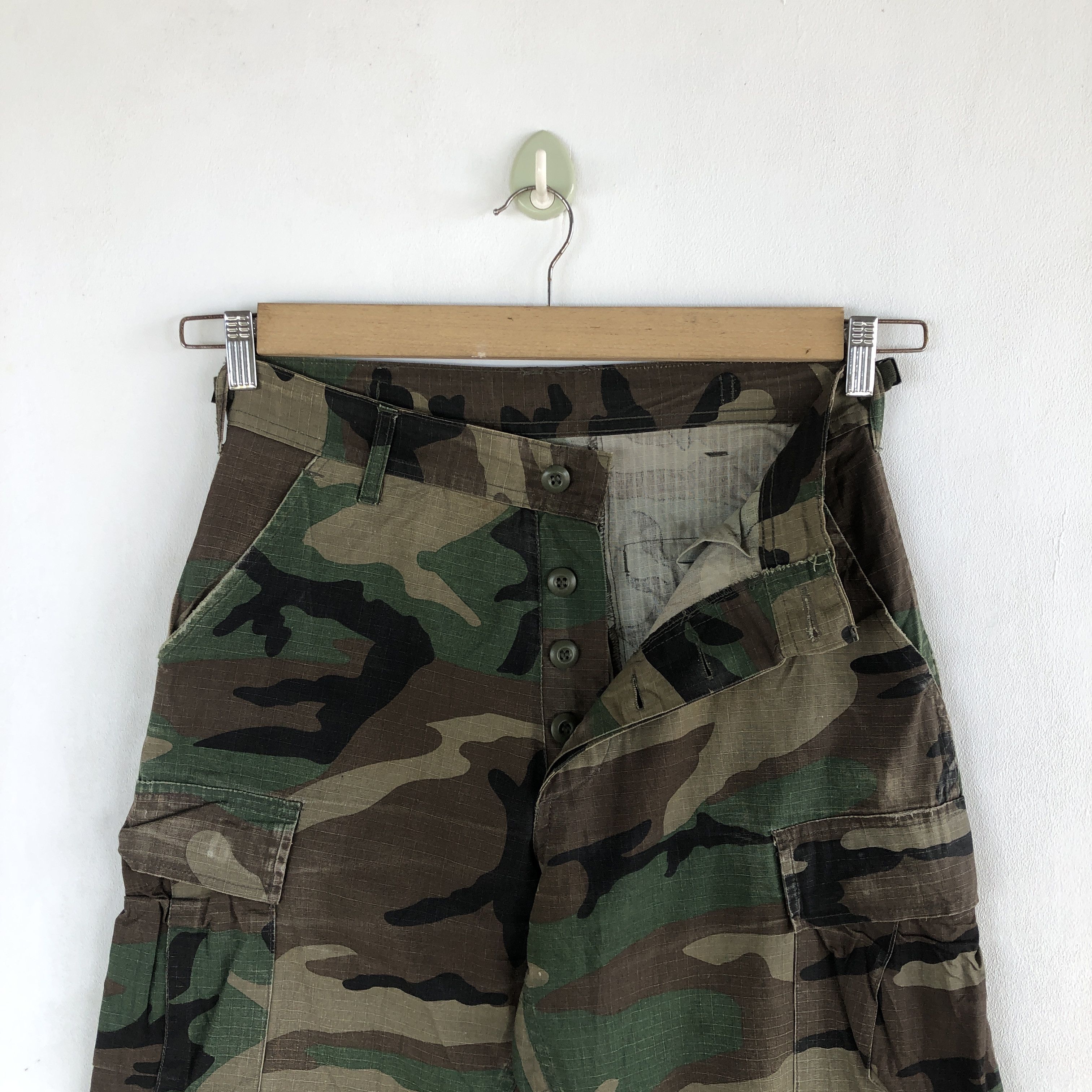 Japanese Brand × Vintage Vintage Army Cargo Pants Fatigue Camouflage Trousers Size 30" / US 8 / IT 44 - 9 Thumbnail