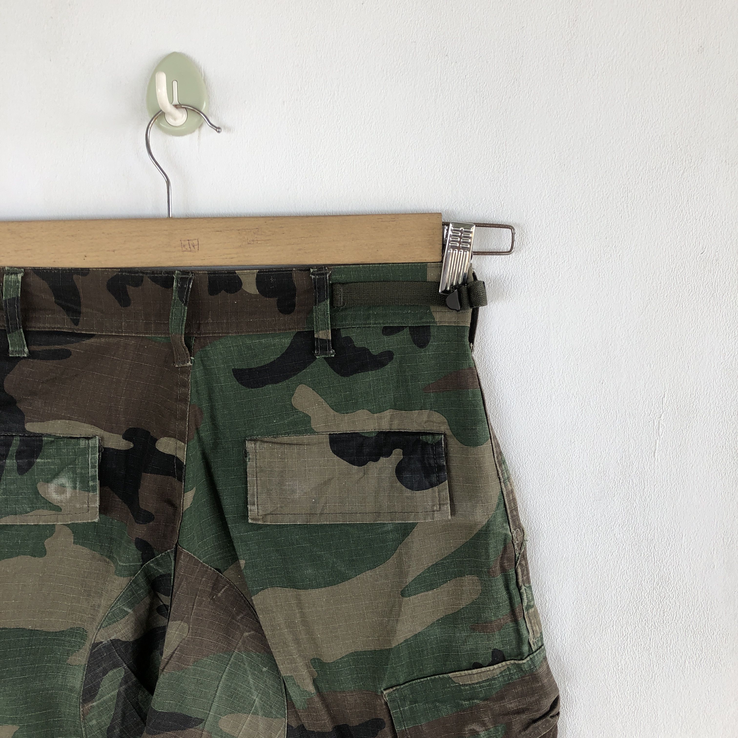 Japanese Brand × Vintage Vintage Army Cargo Pants Fatigue Camouflage Trousers Size 30" / US 8 / IT 44 - 7 Thumbnail