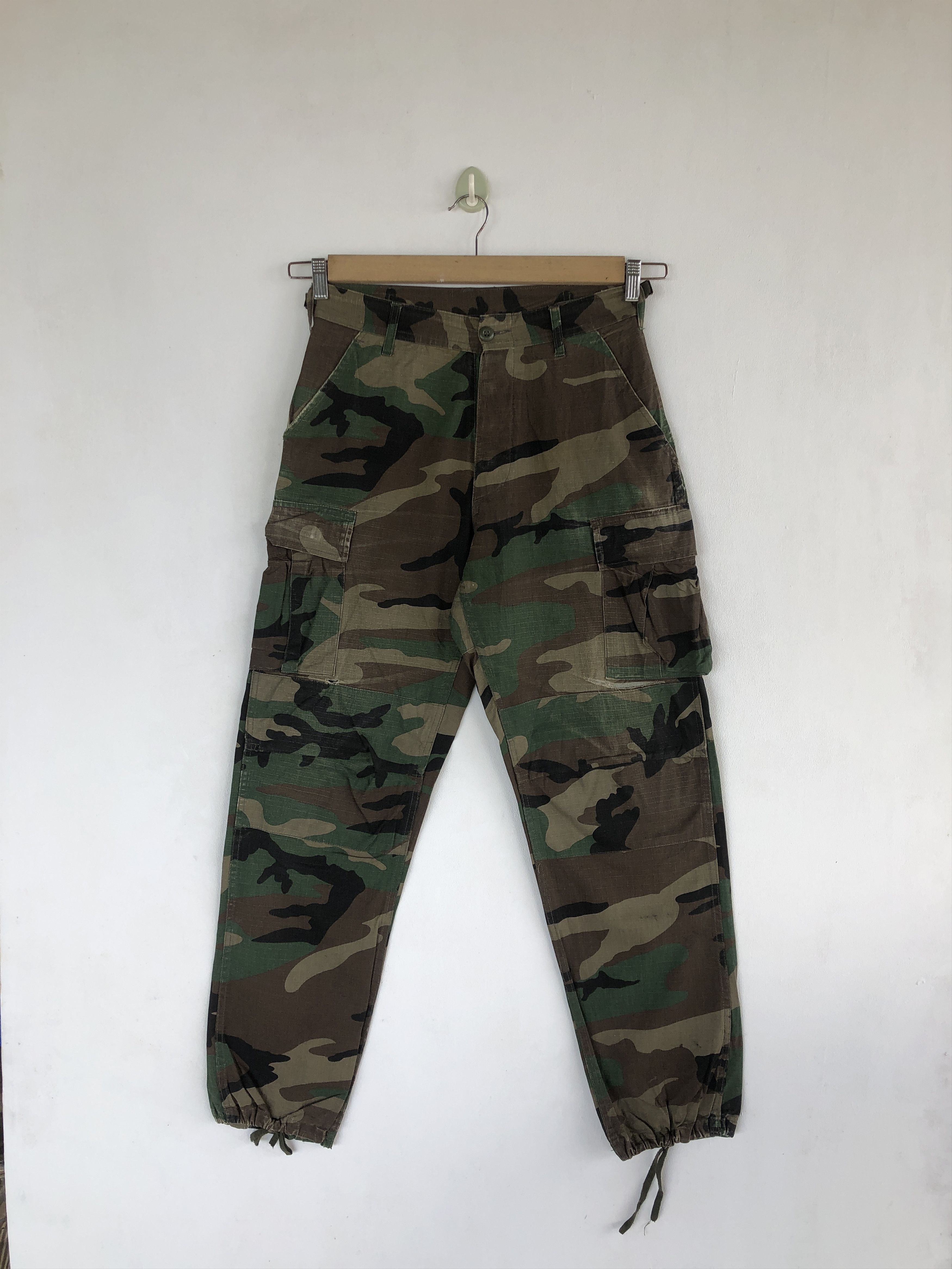 Japanese Brand × Vintage Vintage Army Cargo Pants Fatigue Camouflage Trousers Size 30" / US 8 / IT 44 - 1 Thumbnail