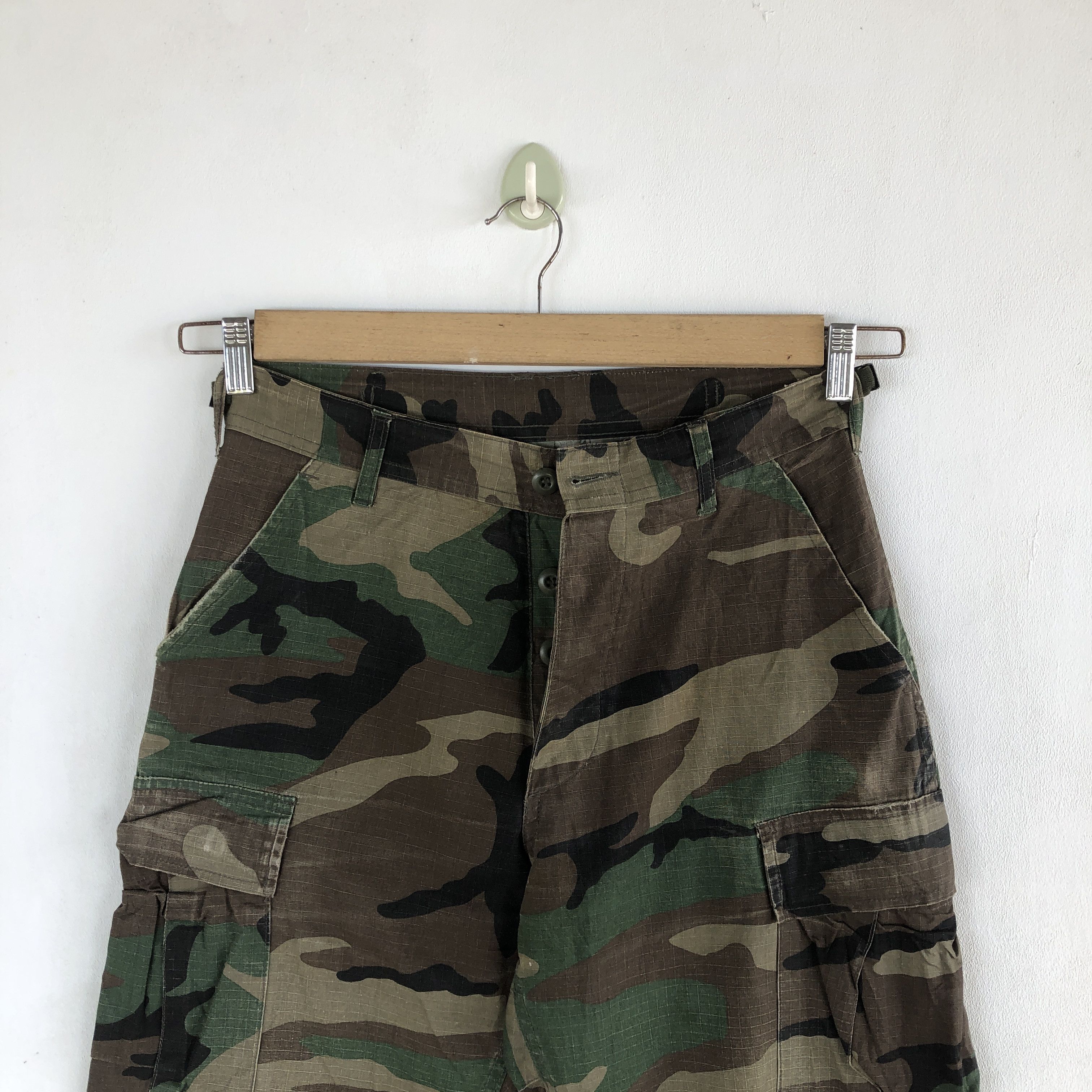 Japanese Brand × Vintage Vintage Army Cargo Pants Fatigue Camouflage Trousers Size 30" / US 8 / IT 44 - 8 Thumbnail